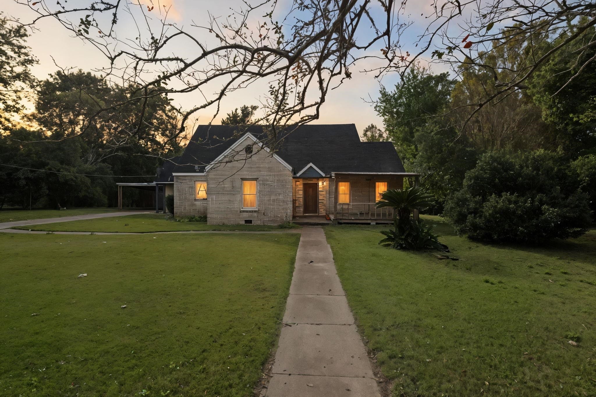 301 Pine — photo