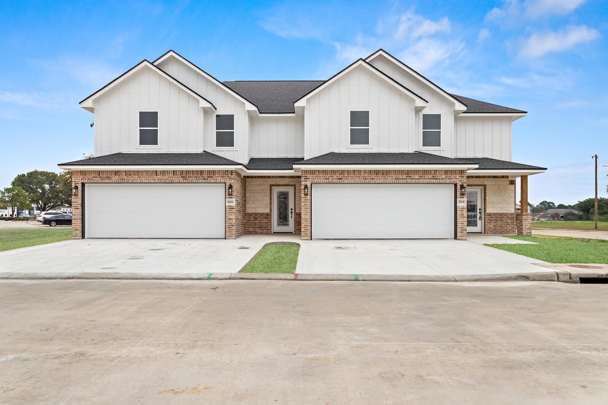 886 Meloreen Drive — photo