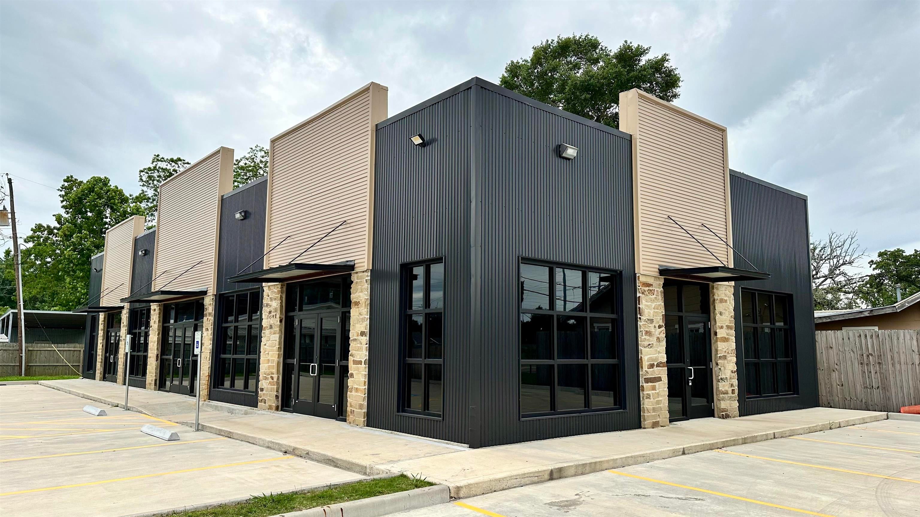 1211 N Twin City Hwy — photo