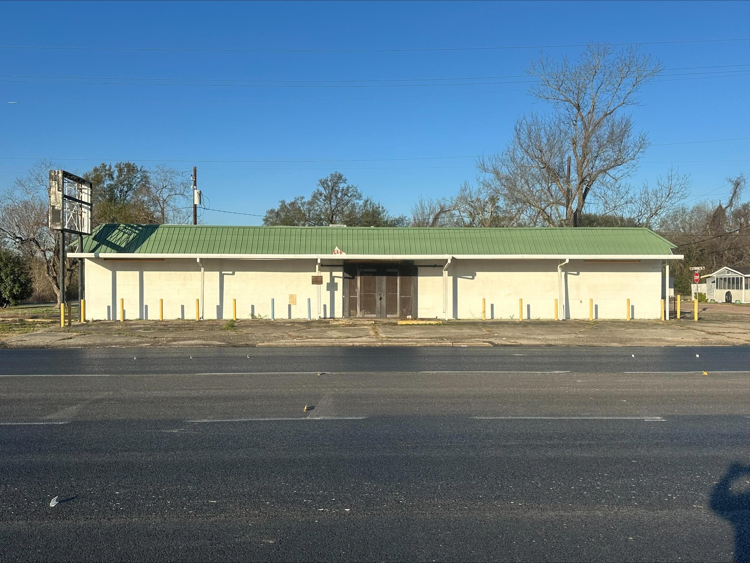 1009 Simmons — photo