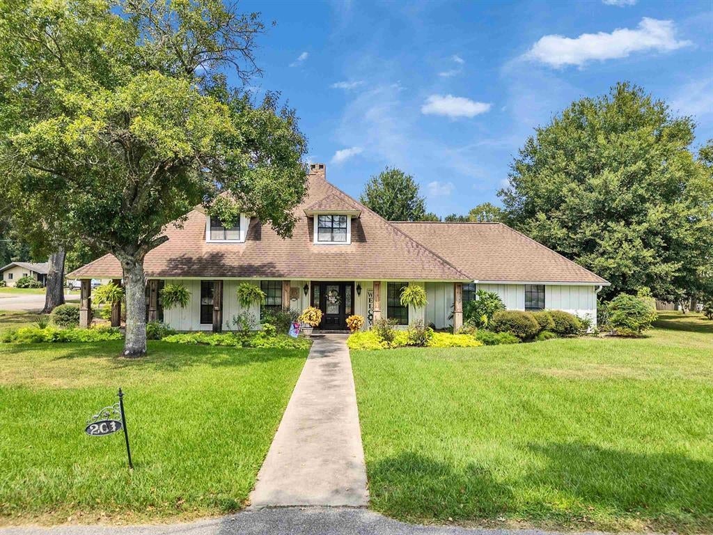 201 Bayou Dr — photo