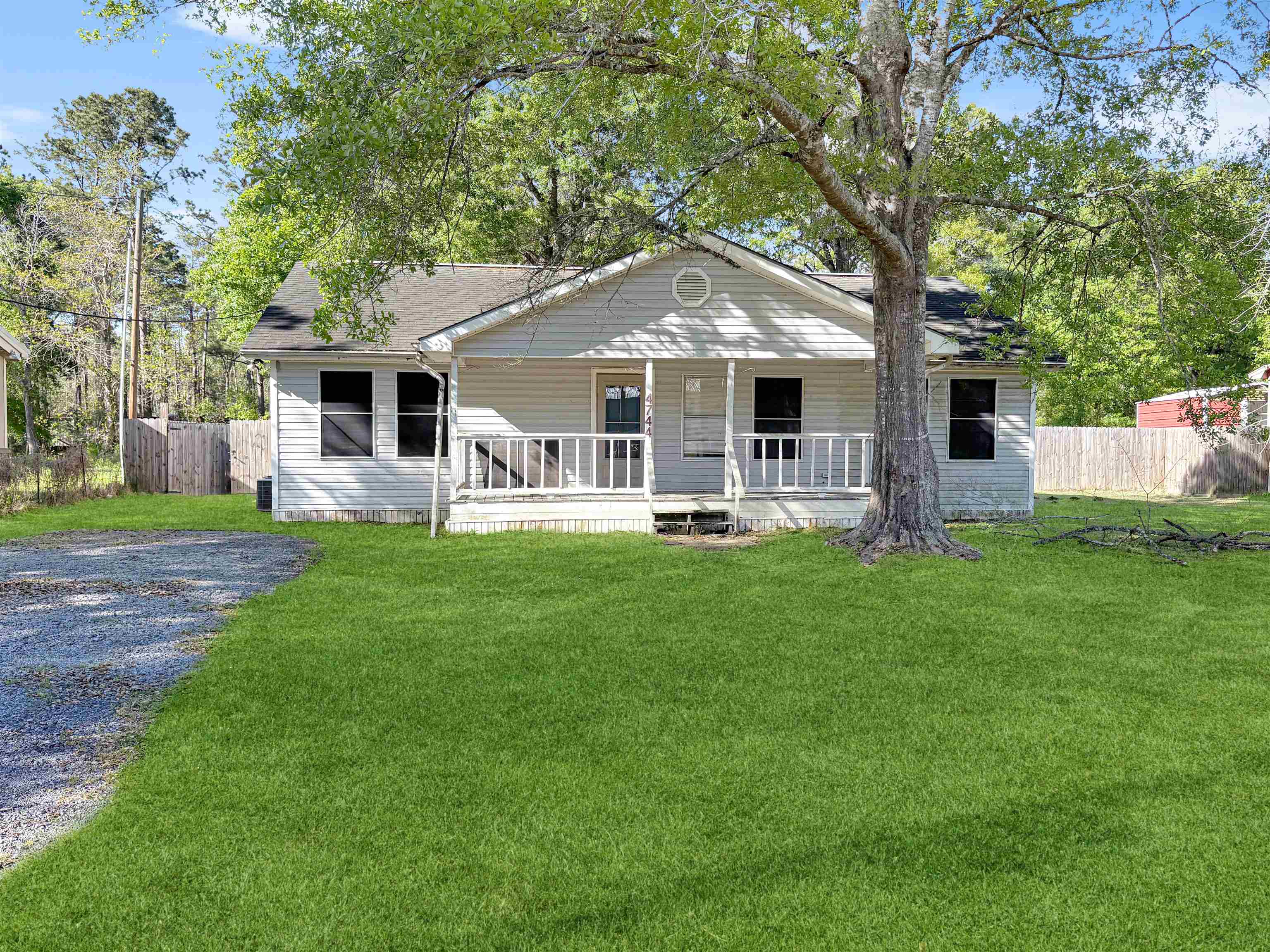 4744 Randall Rd — photo