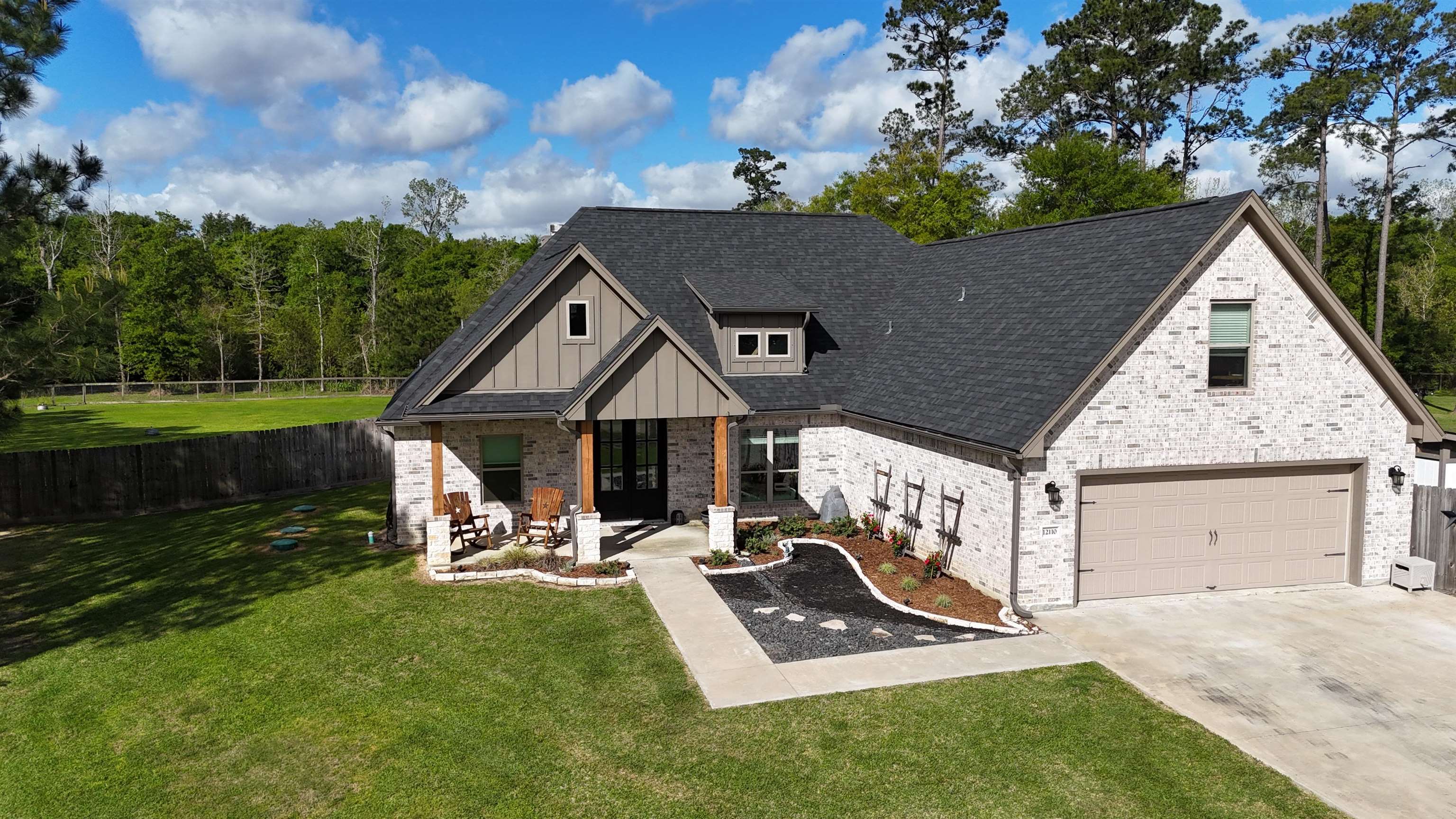 12110 Woodland Dr — photo