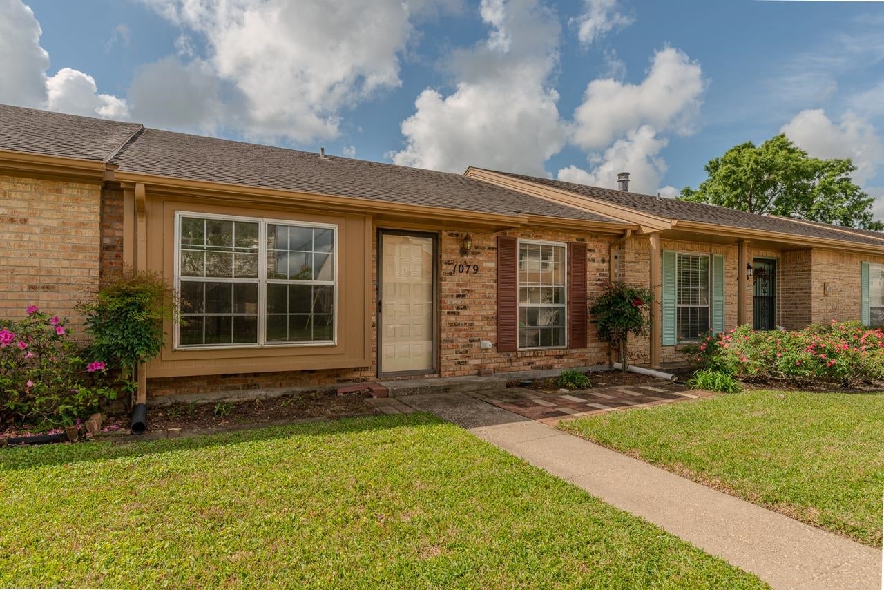 1079 Sunmeadow Dr. — photo