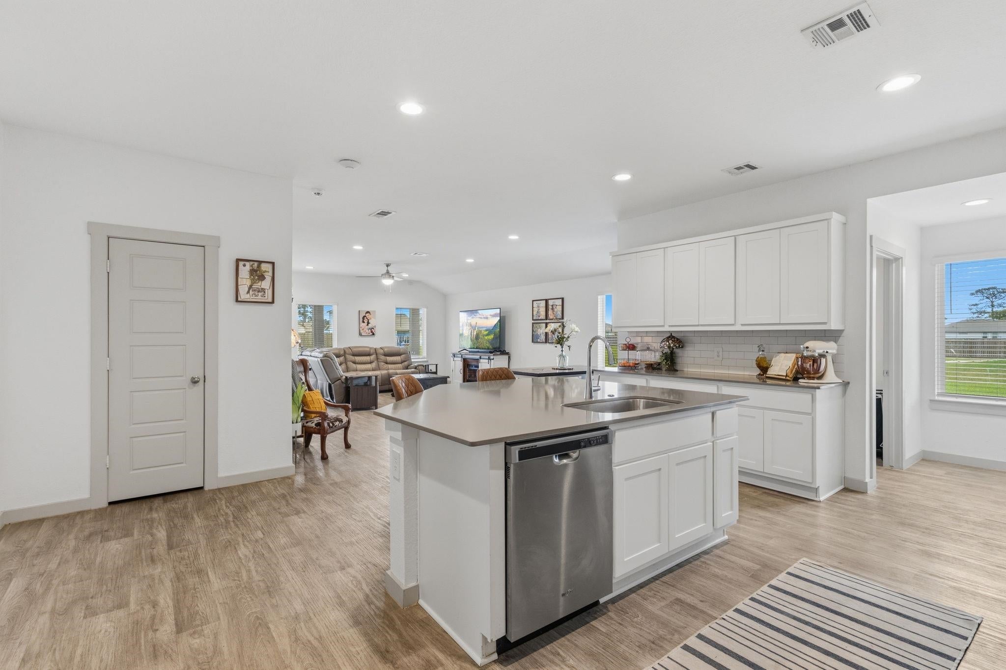 15145 Elizabeth Dr — photo