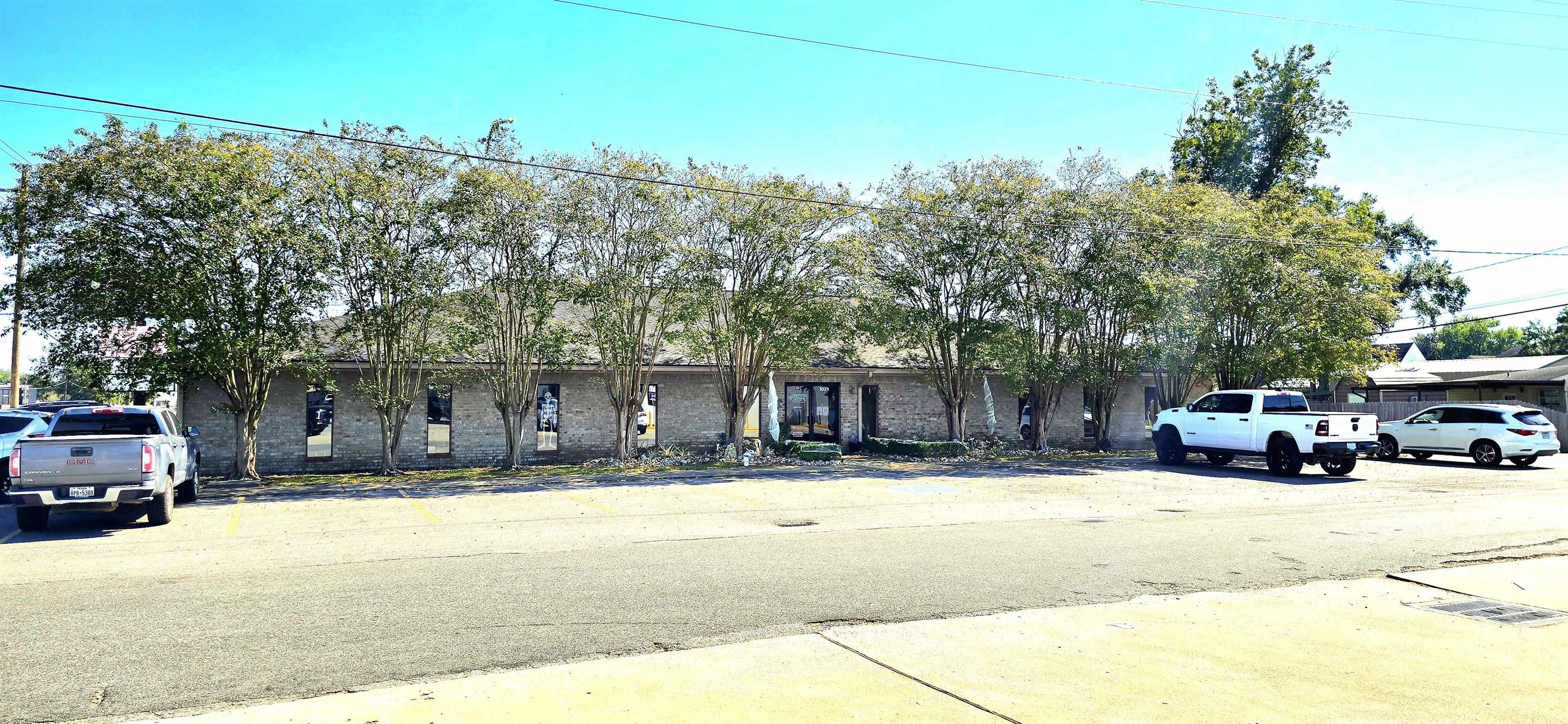 1039 N Twin City — photo
