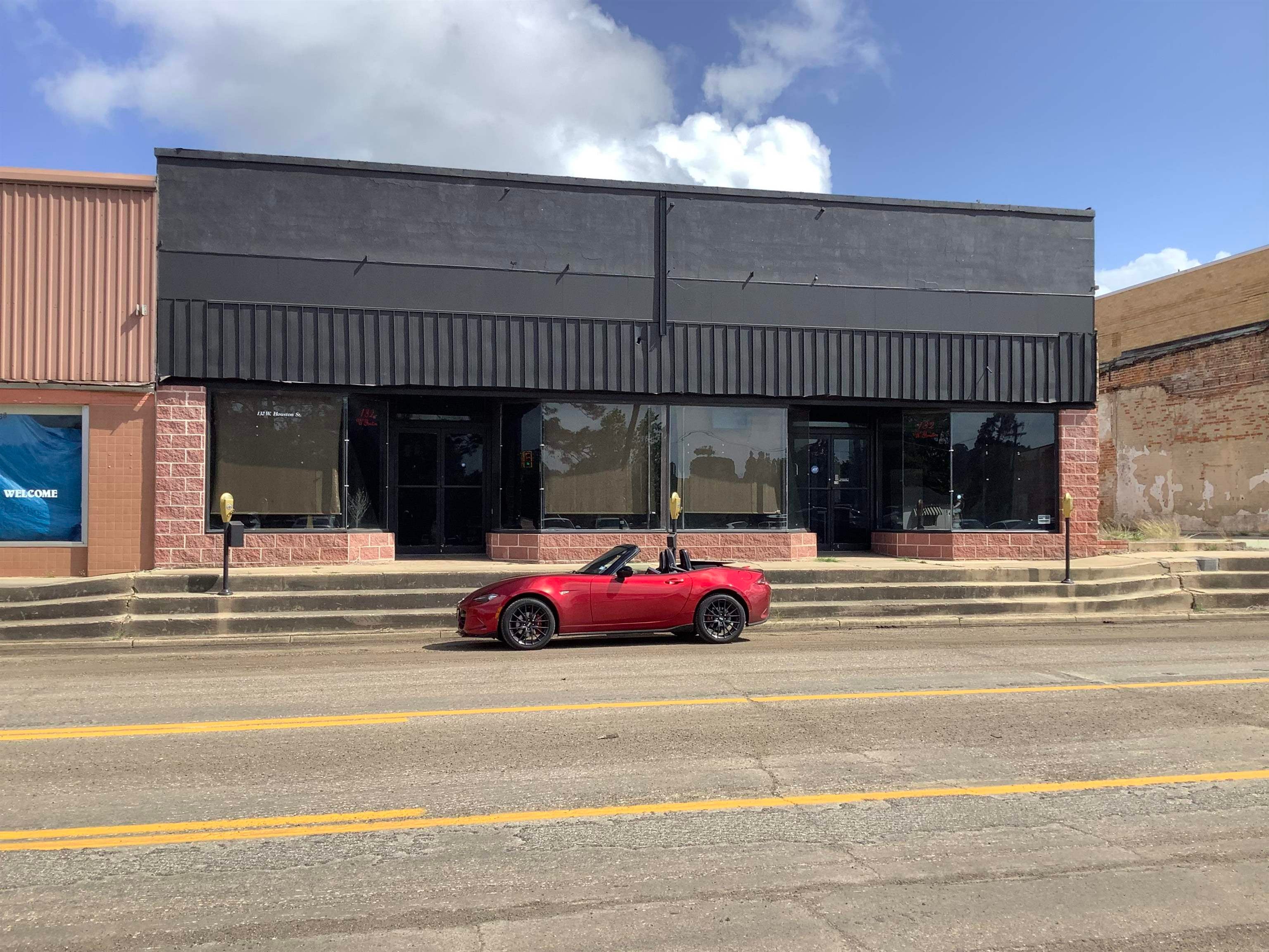 130 W Houston — photo
