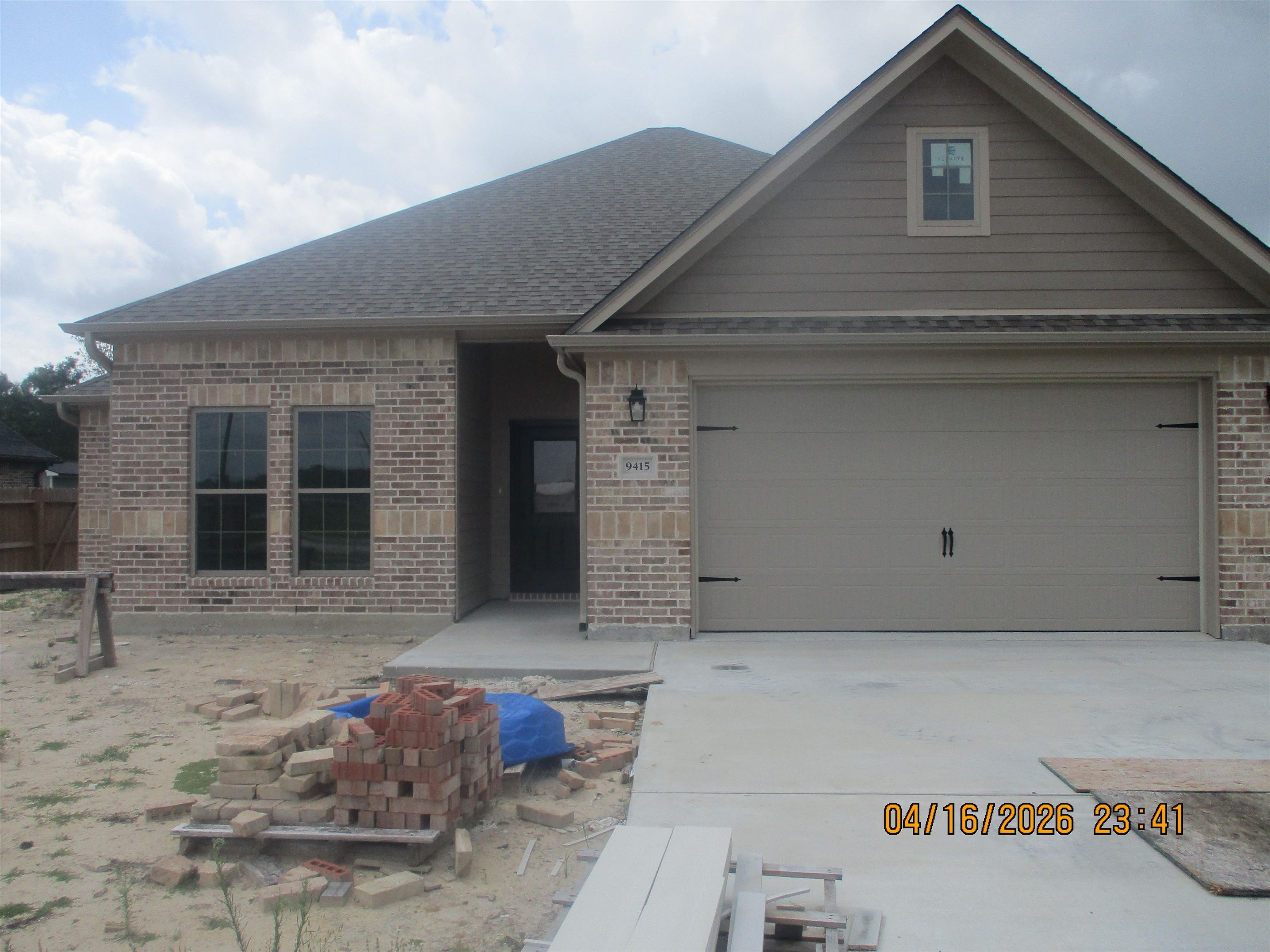 9415 Phelan — photo