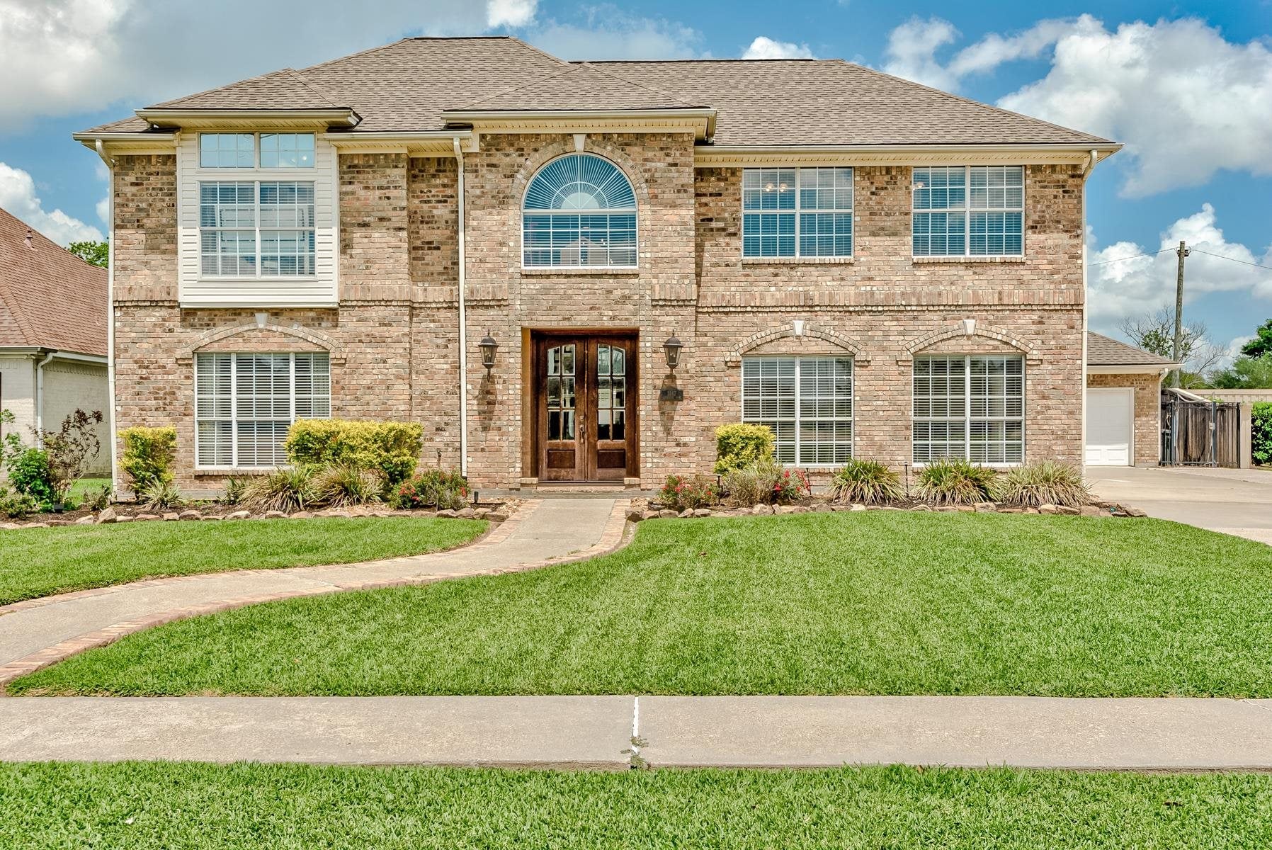 3147 Lancaster Ln — photo