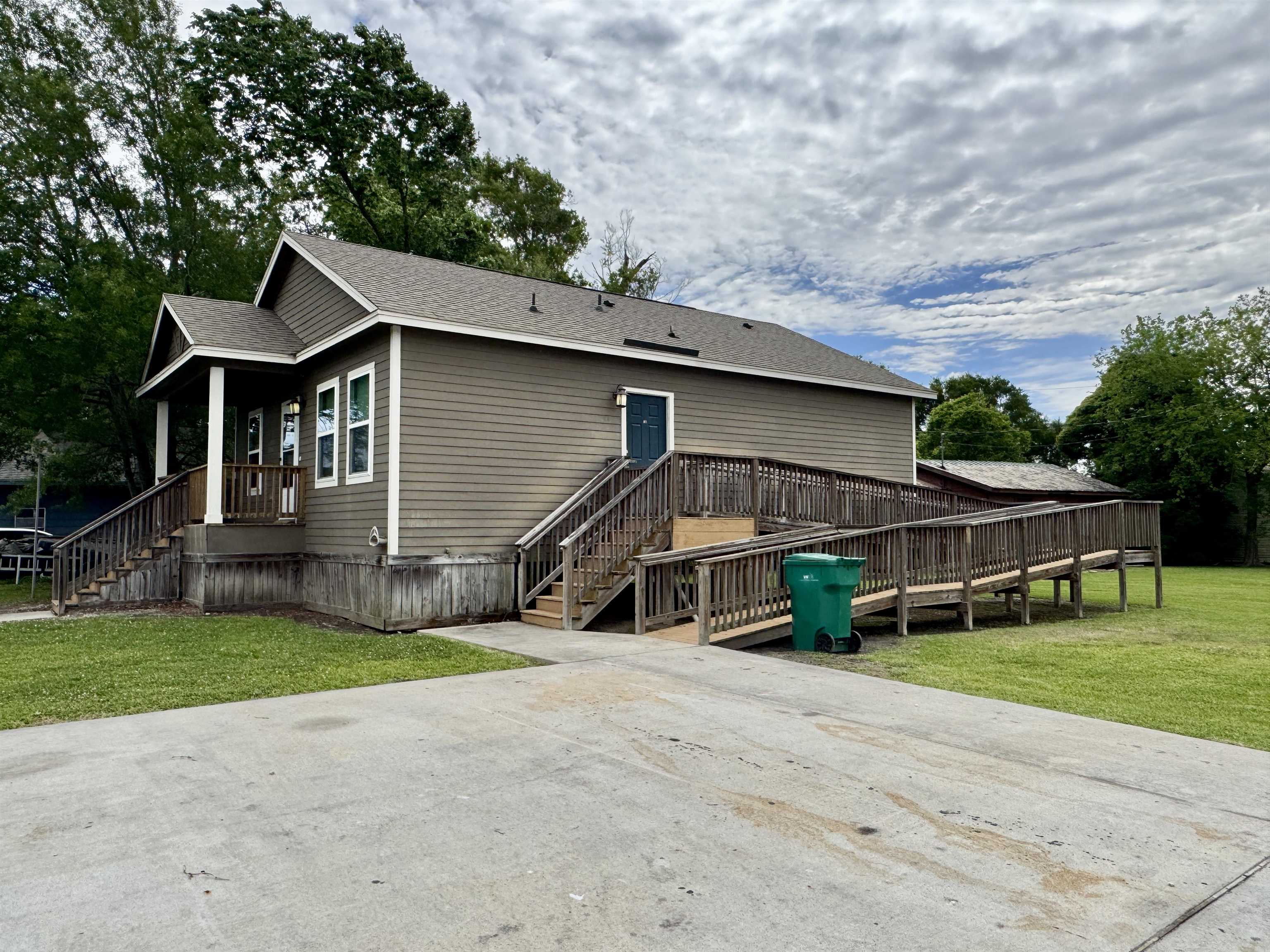 97 E Oregon, Orange, TX 77630 — photo 2