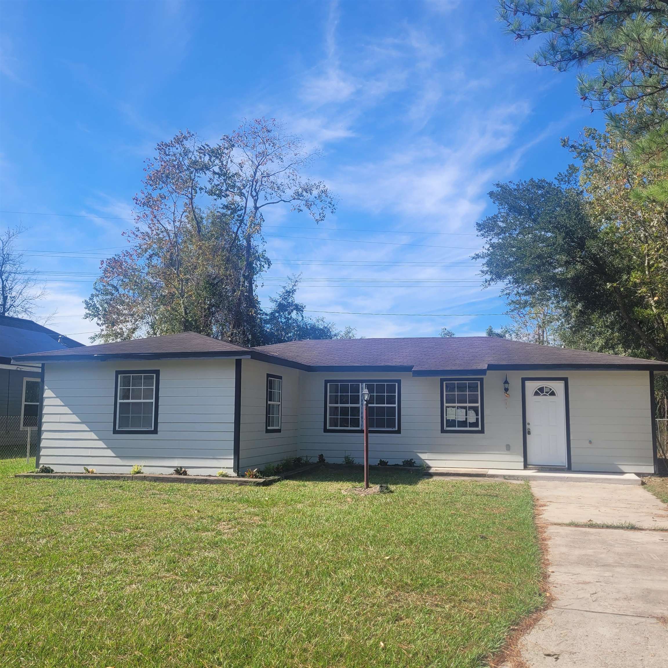 3325 Lincoln Drive — photo