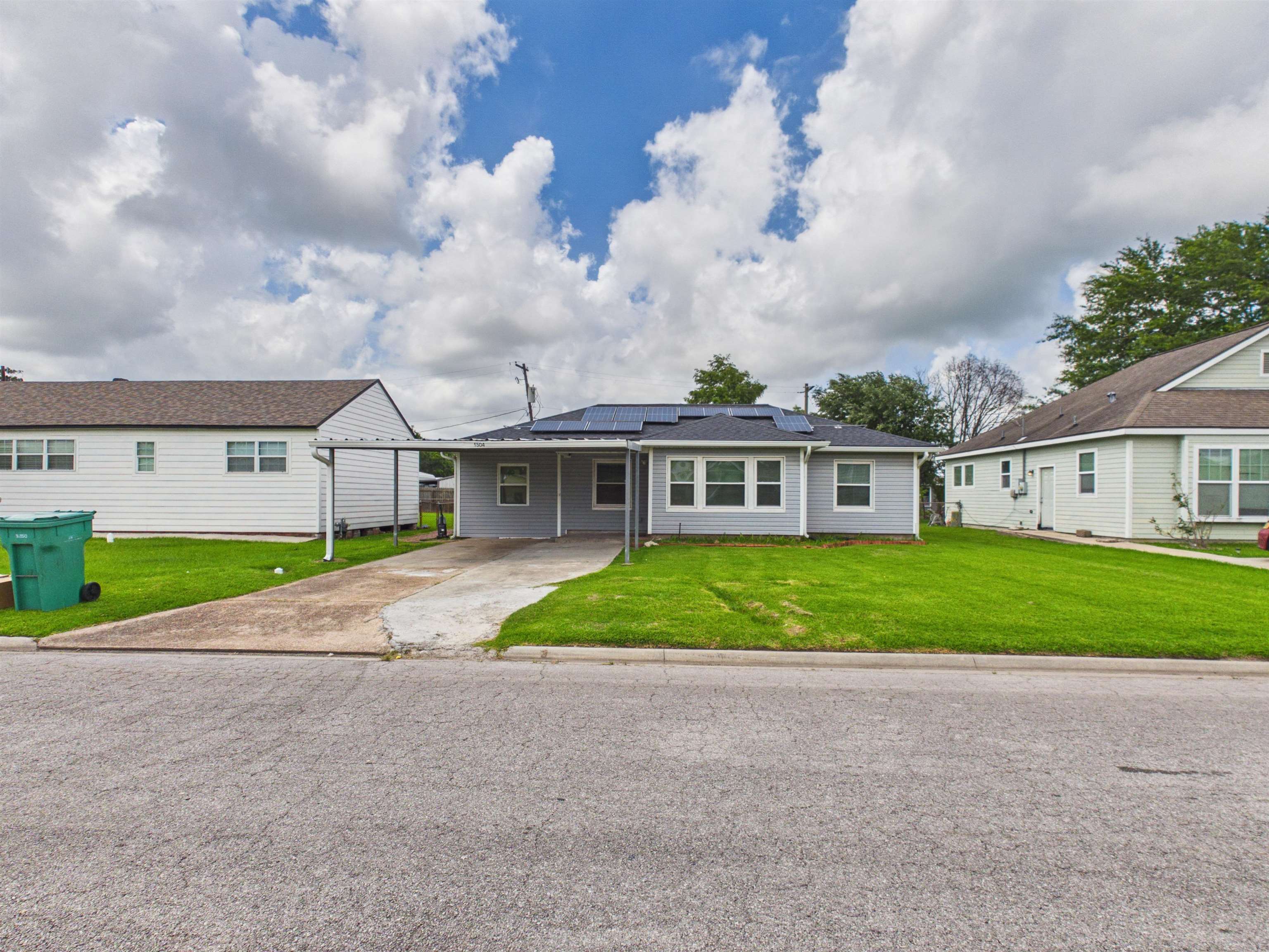 1504 Carter — photo