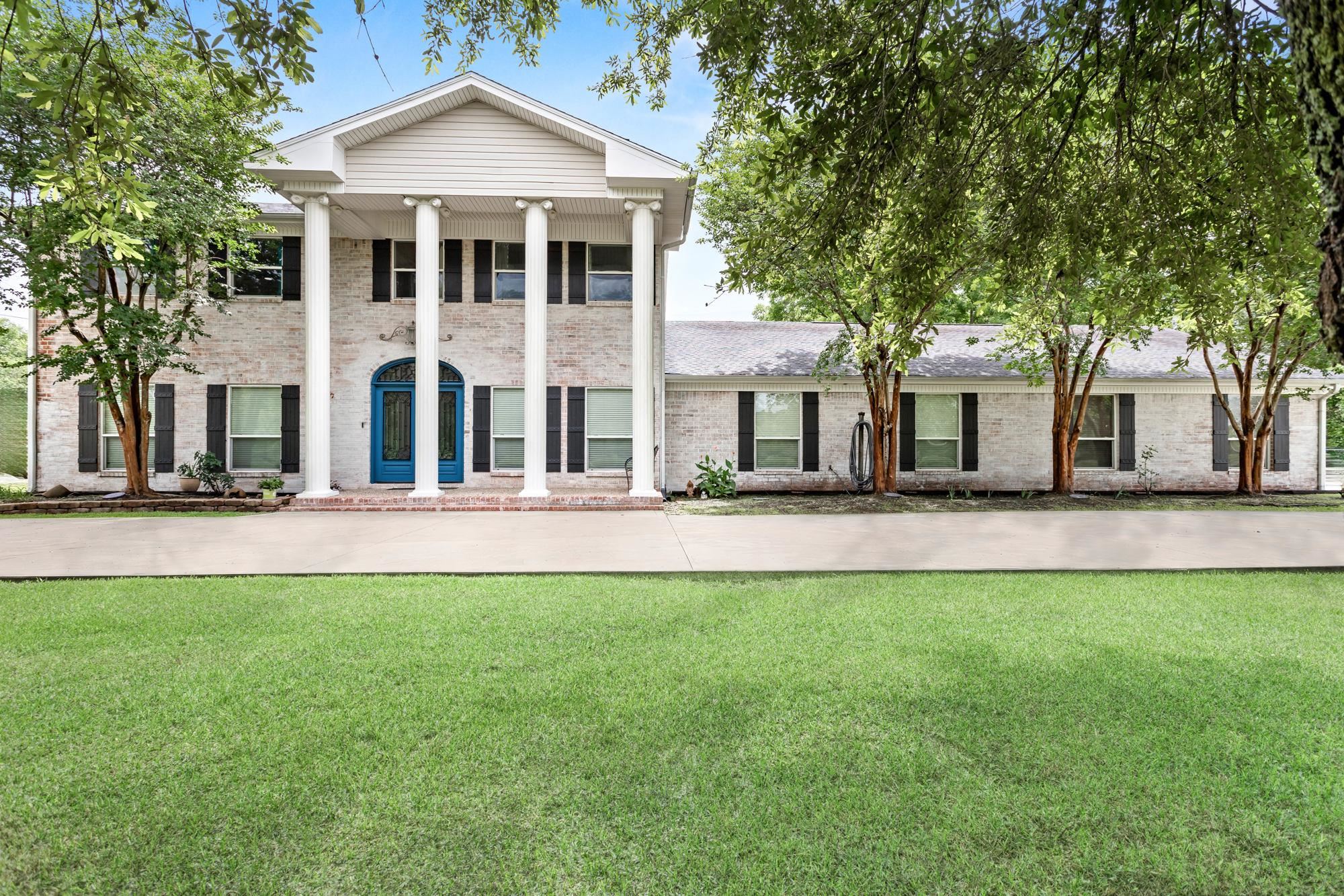 2502 Reins Rd — photo