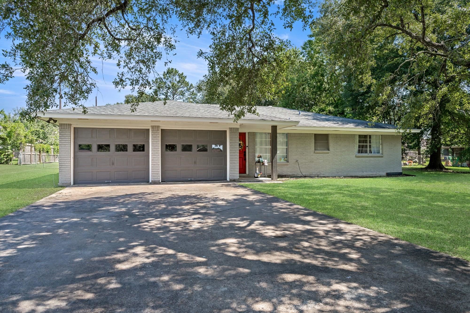 8160 Laurie Ln — photo