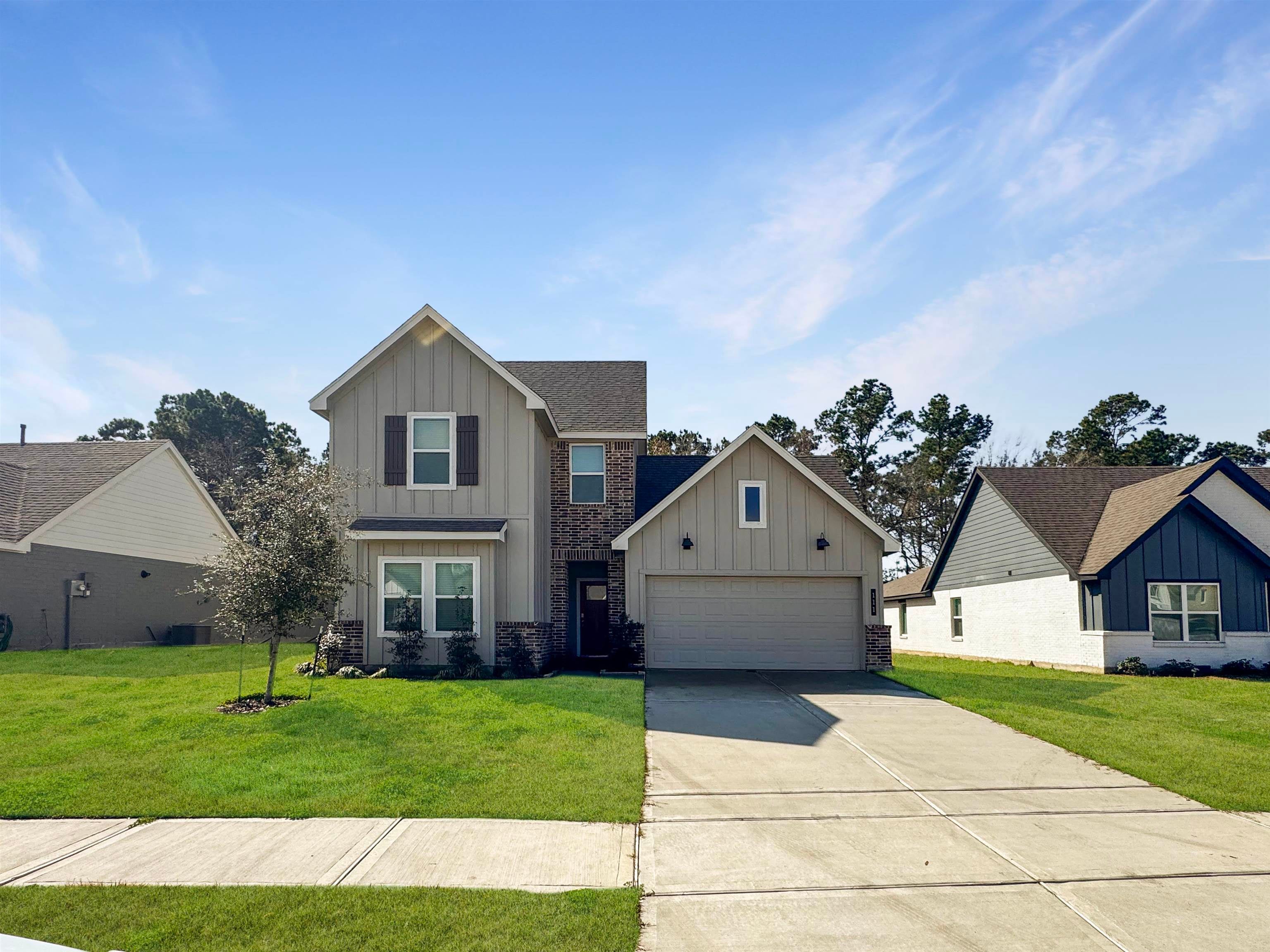 111 Lakeway Circle — photo