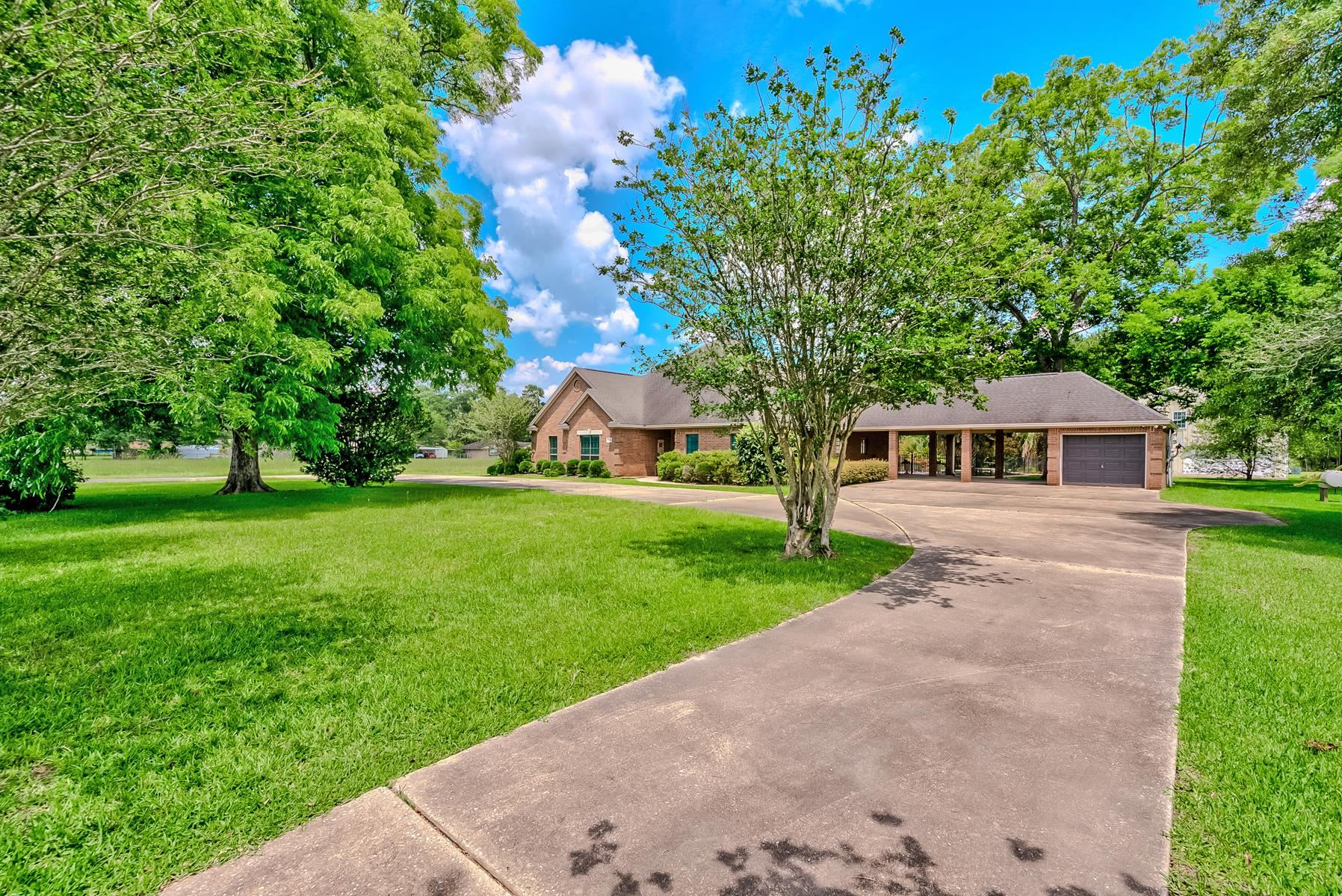 5200 N FM 105 — photo