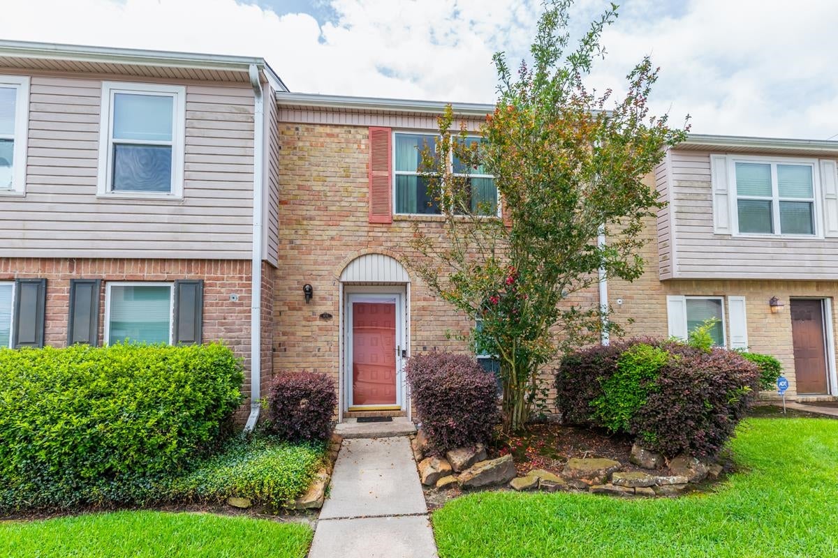 916 Park Meadow Dr — photo