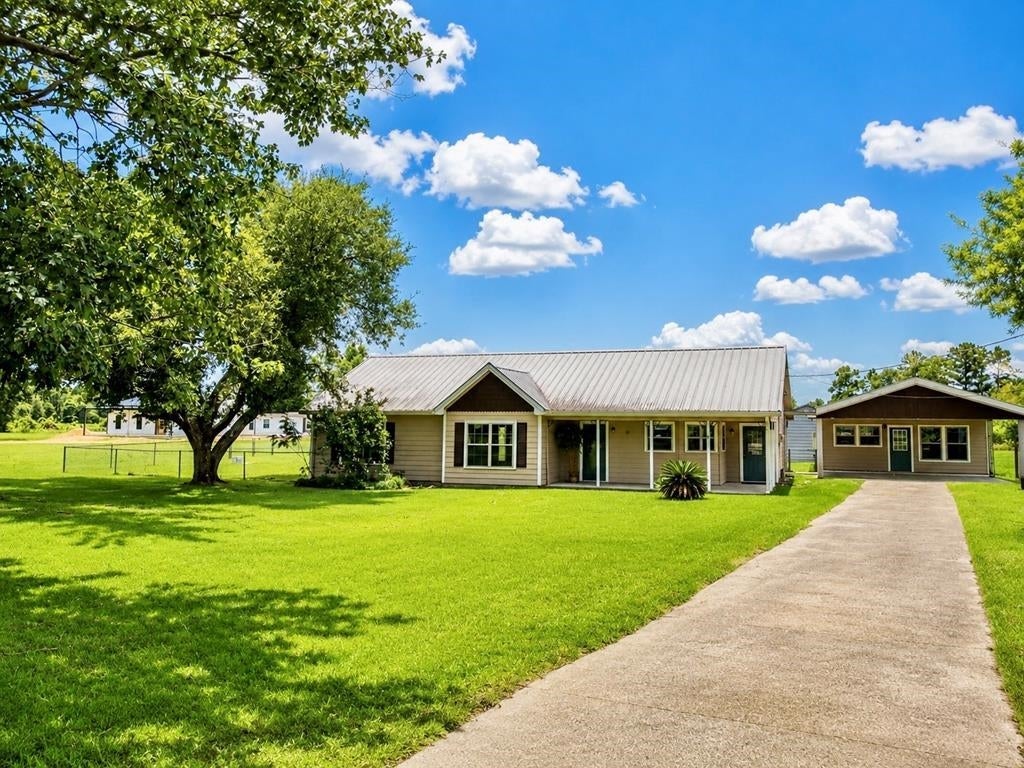 829 FM 1004 W — photo