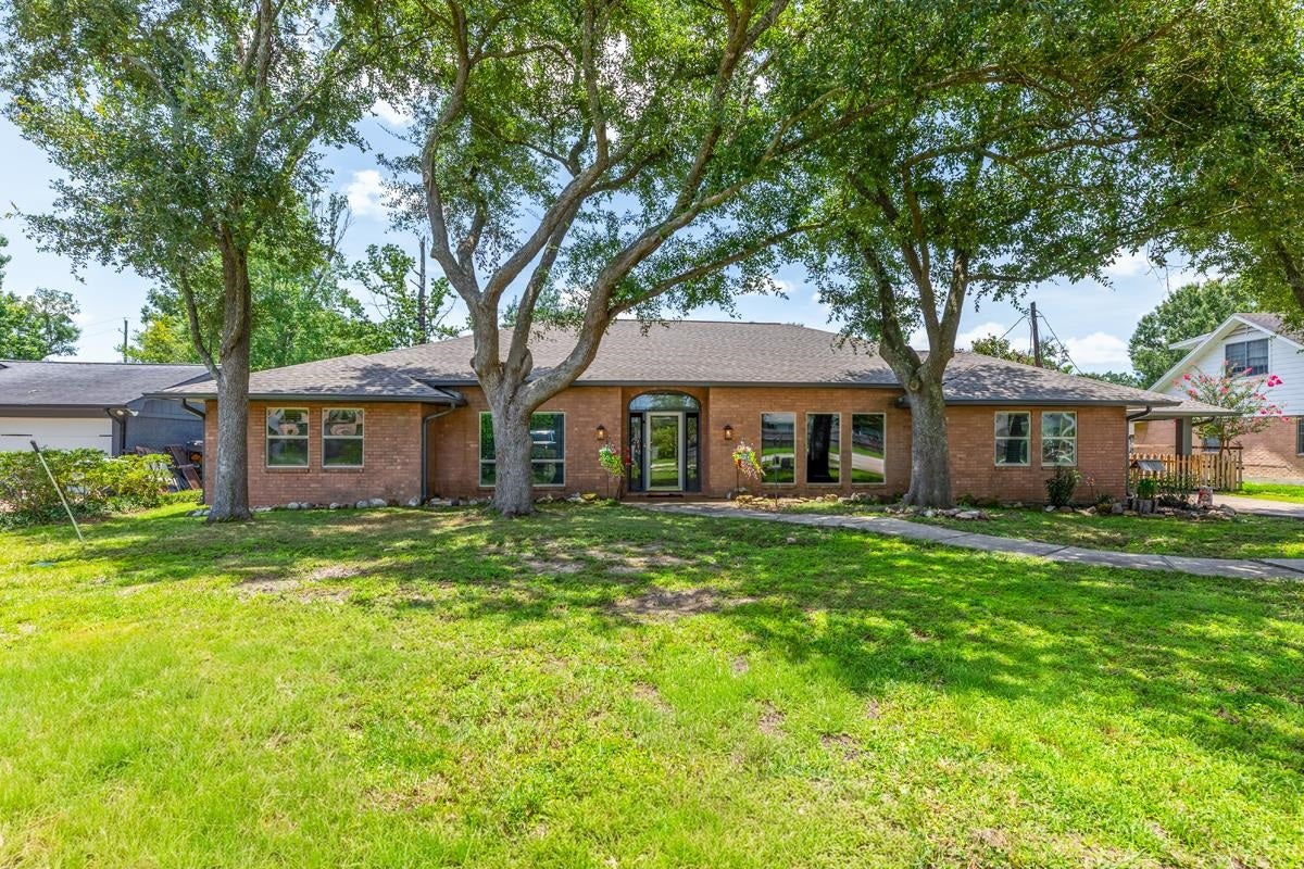 935 Dowlen Rd. — photo