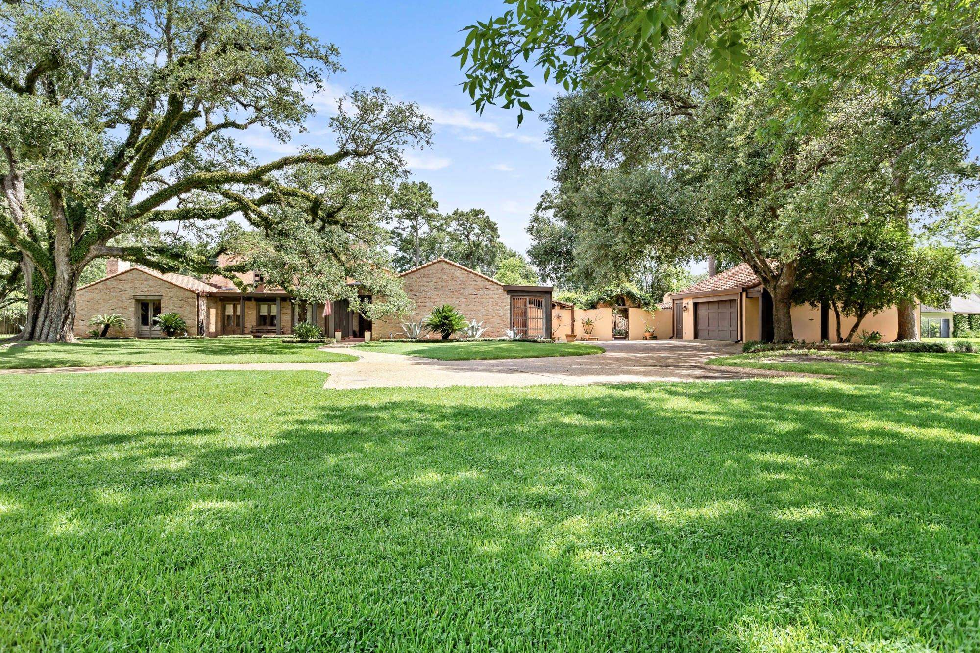 8220 Evangeline Lane — photo