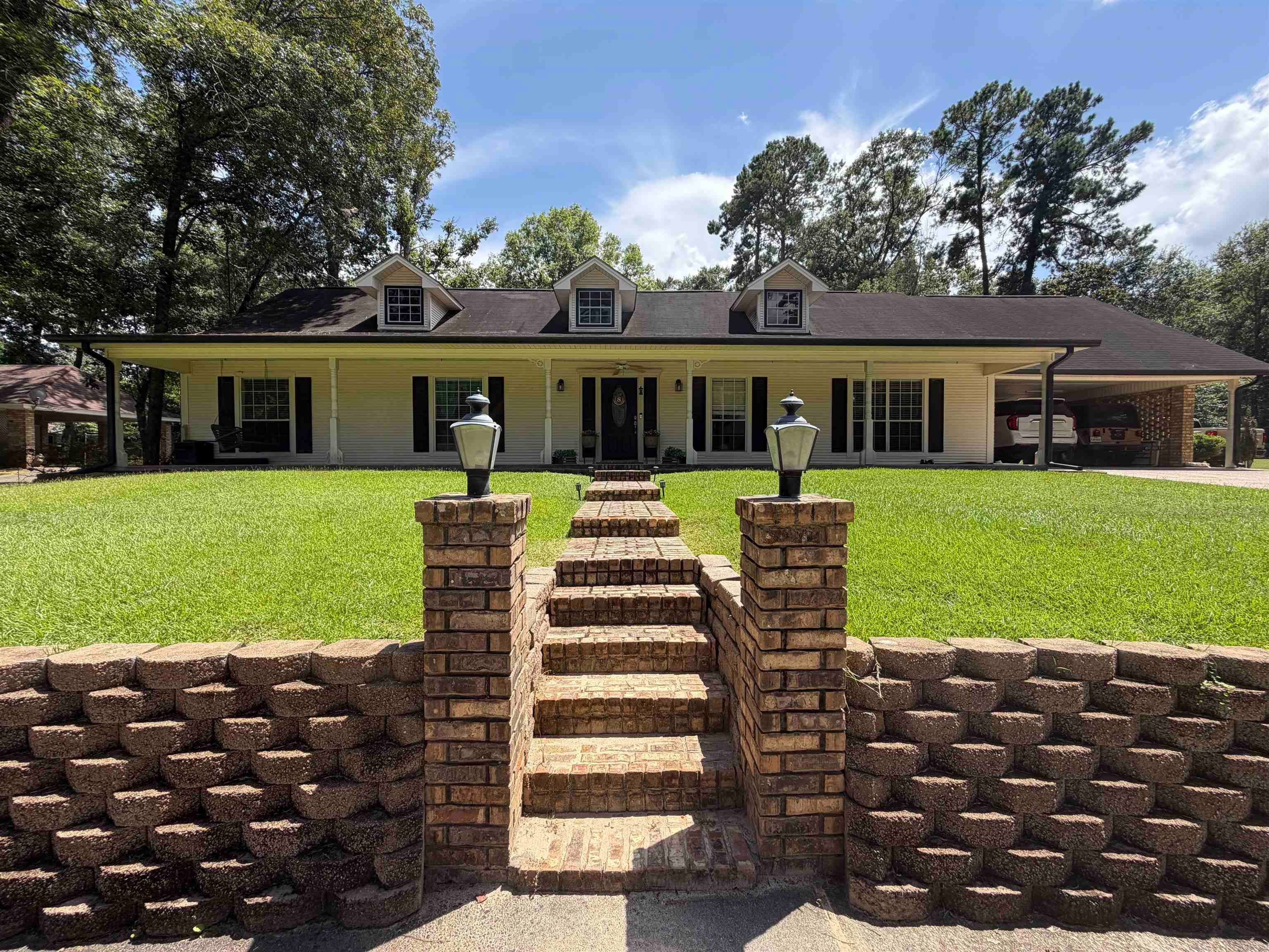 936 Hunterwood Dr — photo