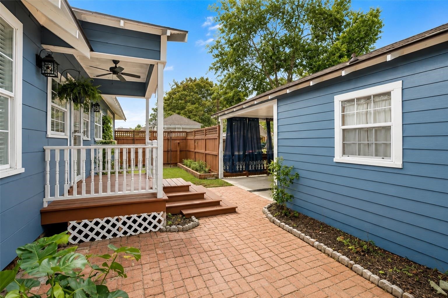114 W Lobit Dr — photo