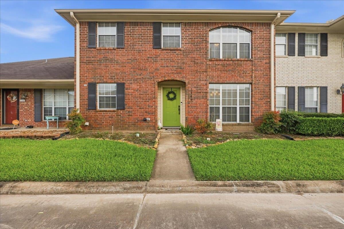 1149 Green Meadow — photo