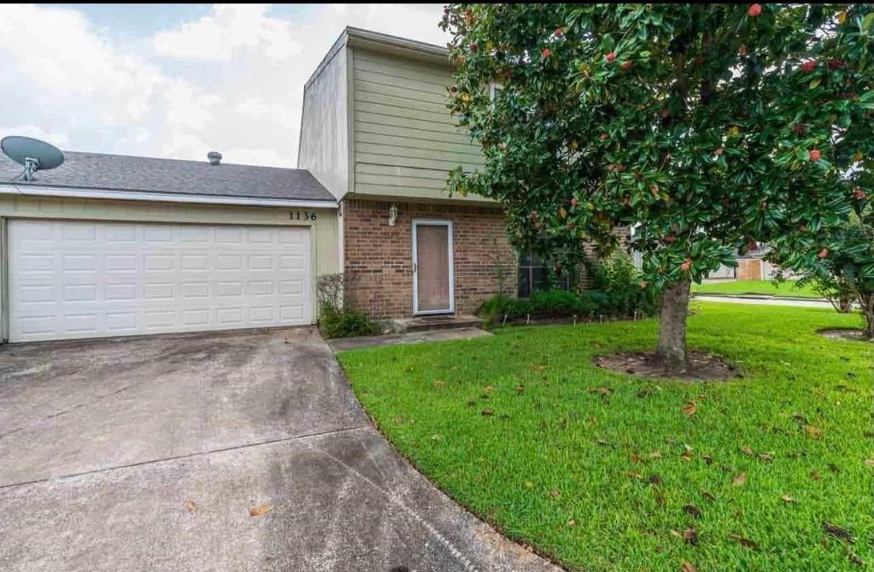 1136 Green Meadow Dr — photo