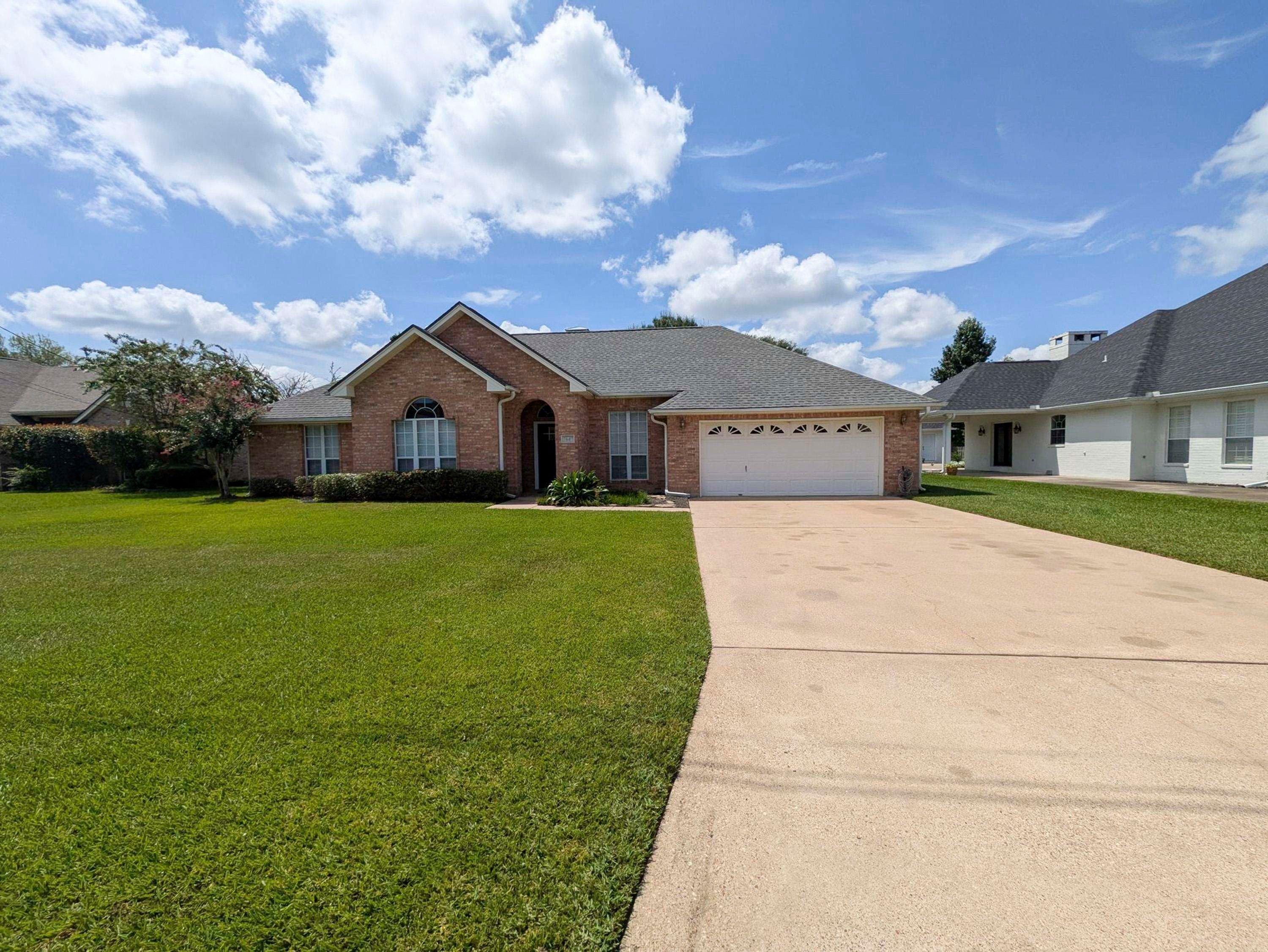 7647 Rosewood Dr — photo