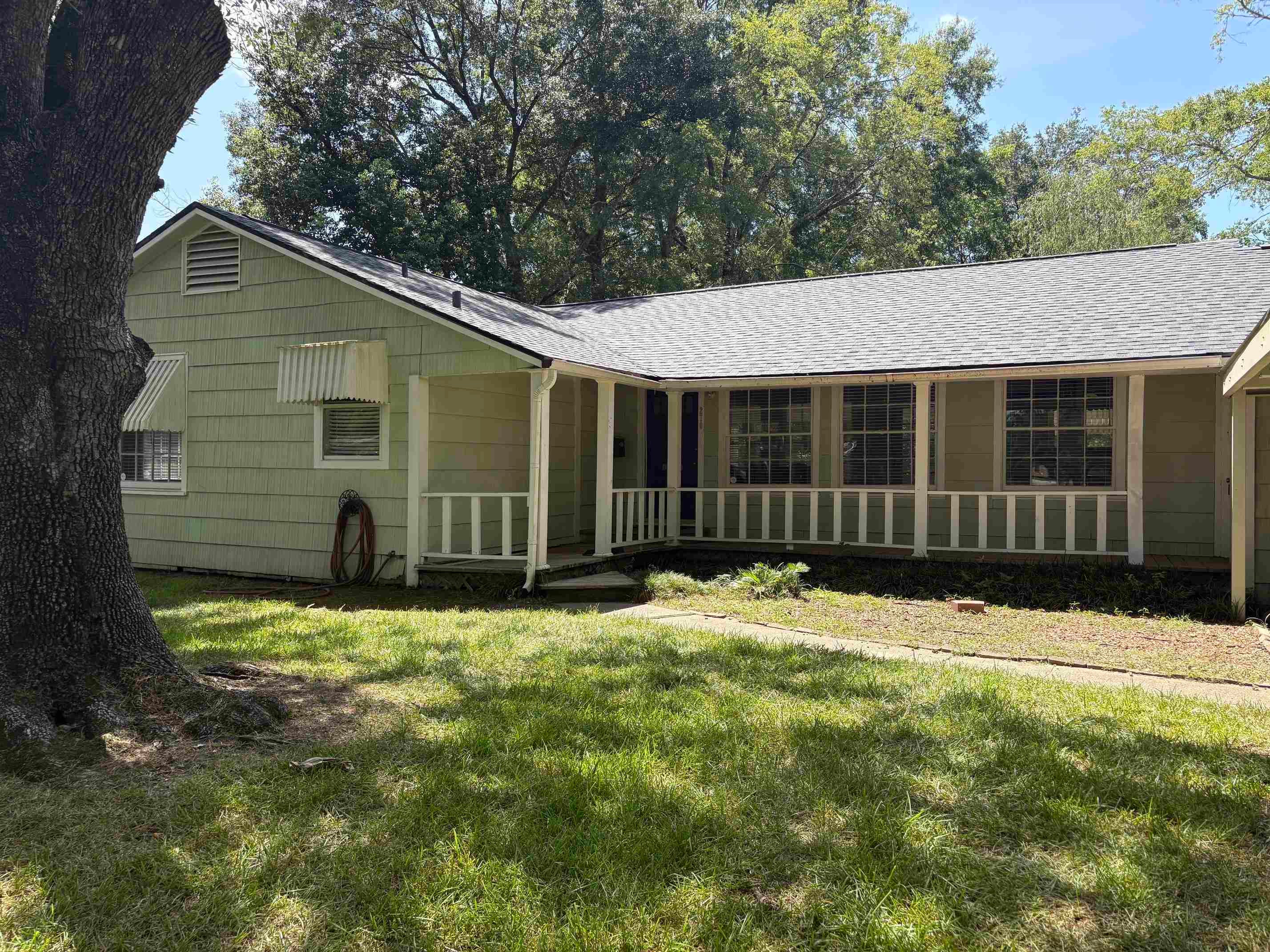 270 Central Caldwood Dr. — photo