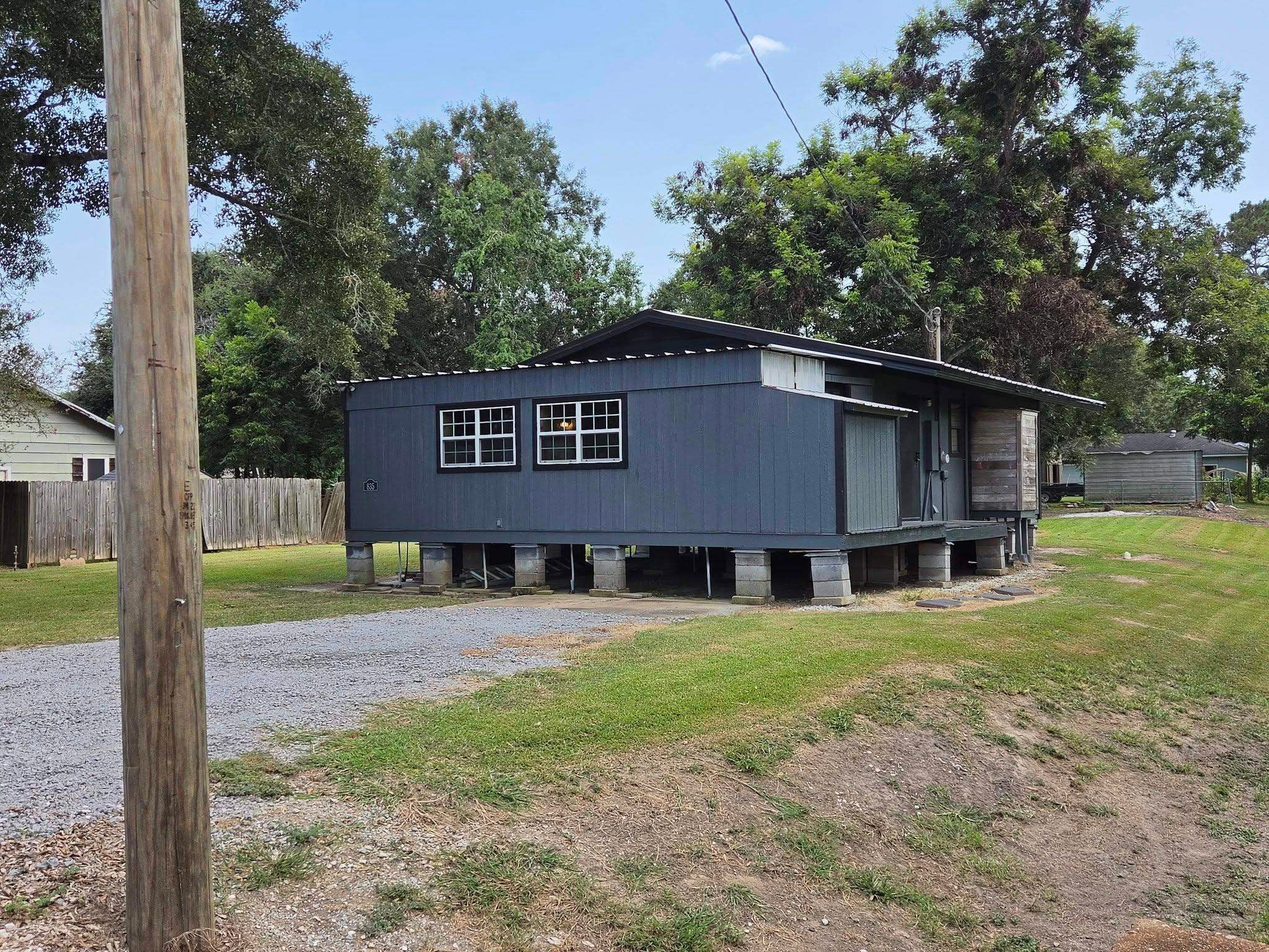 835 Bridgeview — photo