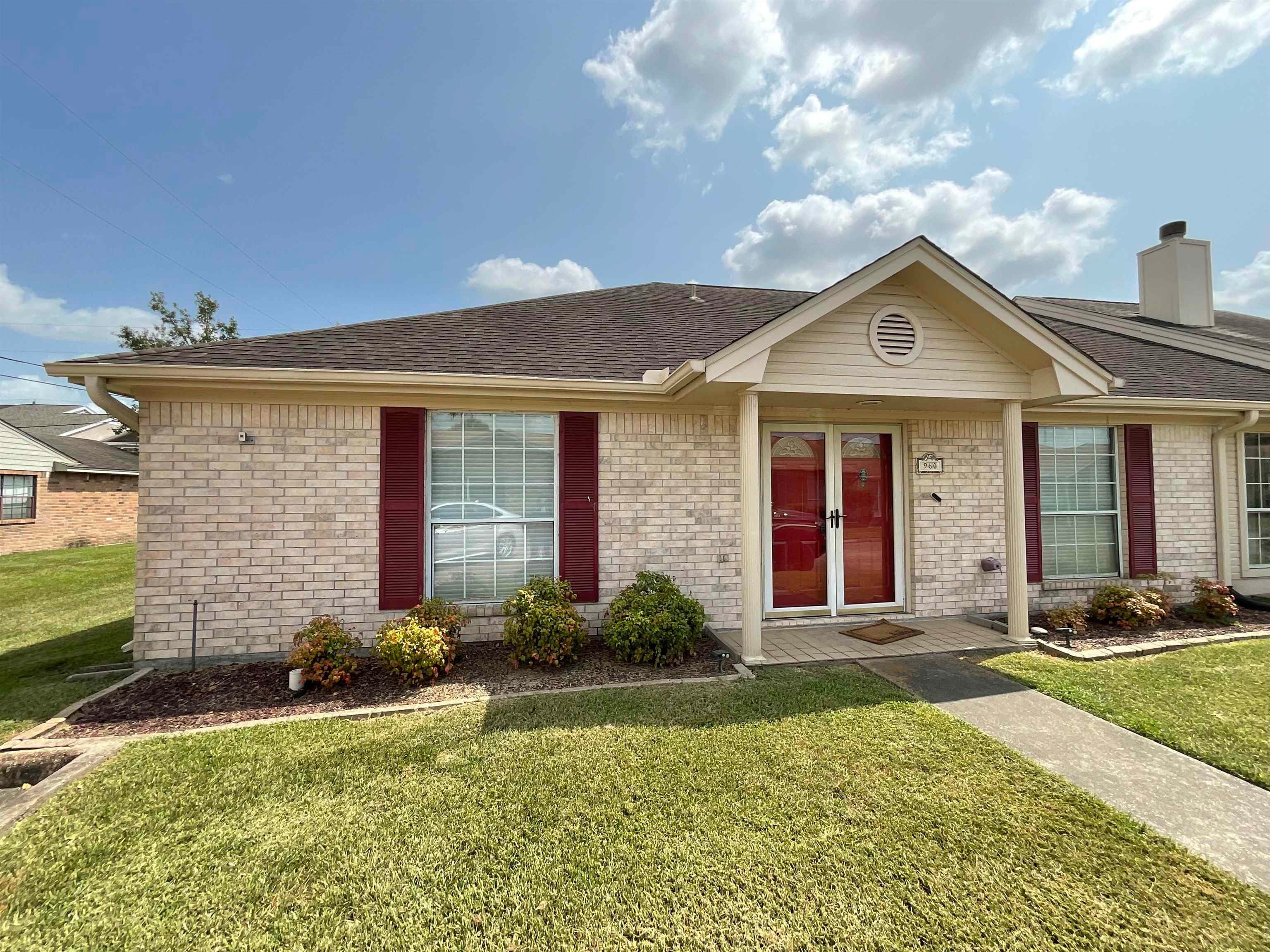 960 Green Meadow — photo
