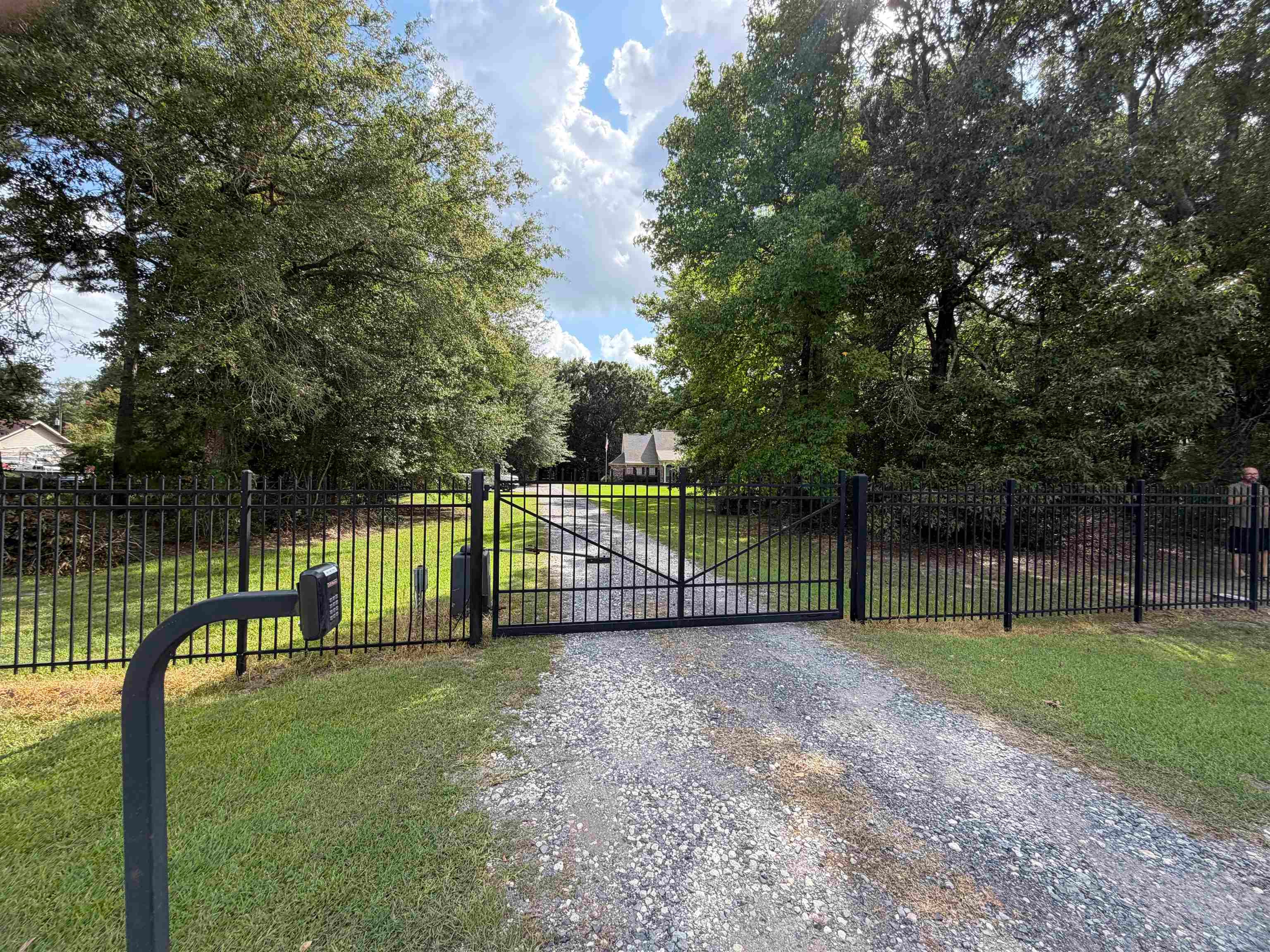 4009 Roundbunch Rd — photo