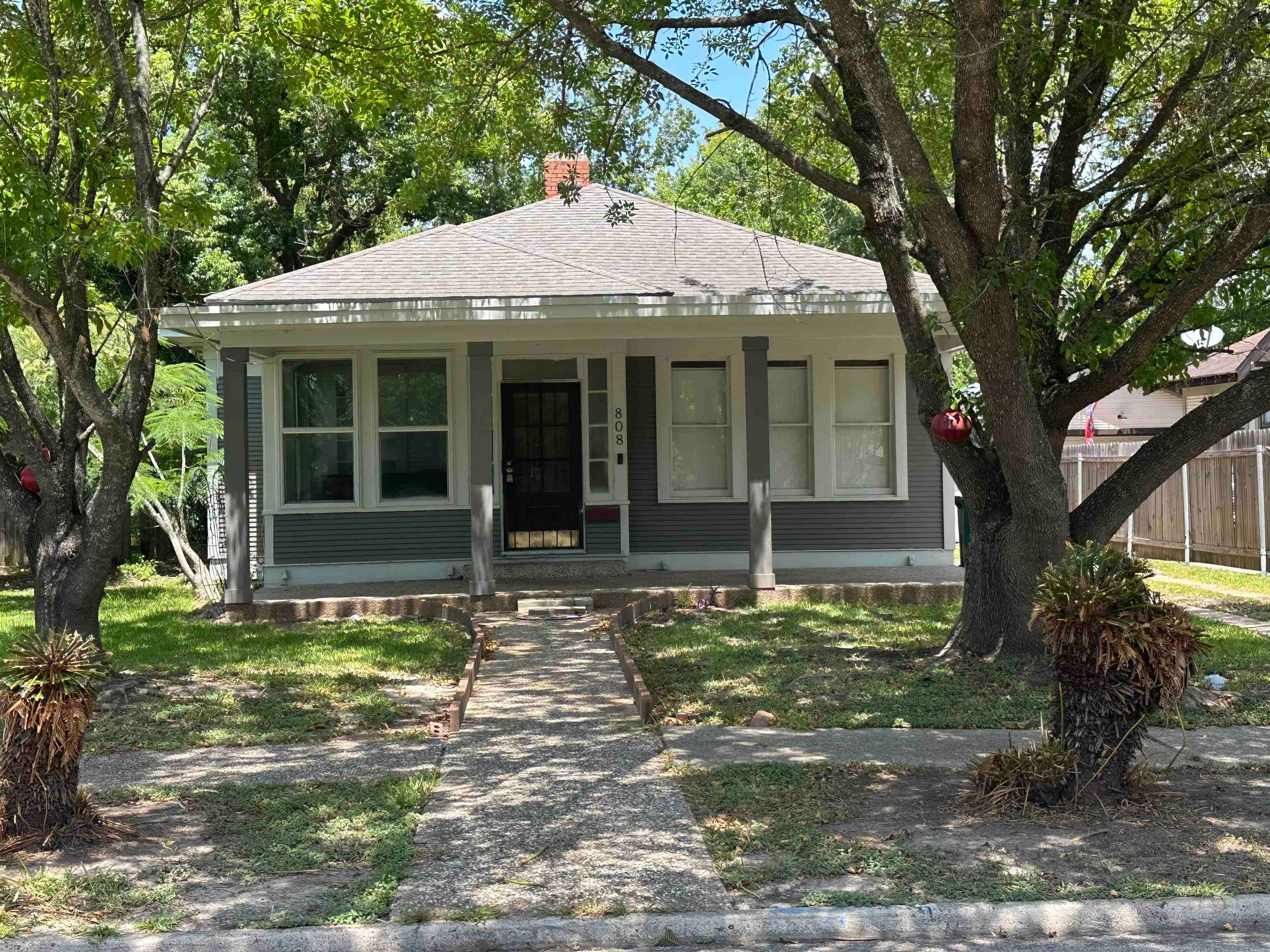 808 W Cherry — photo