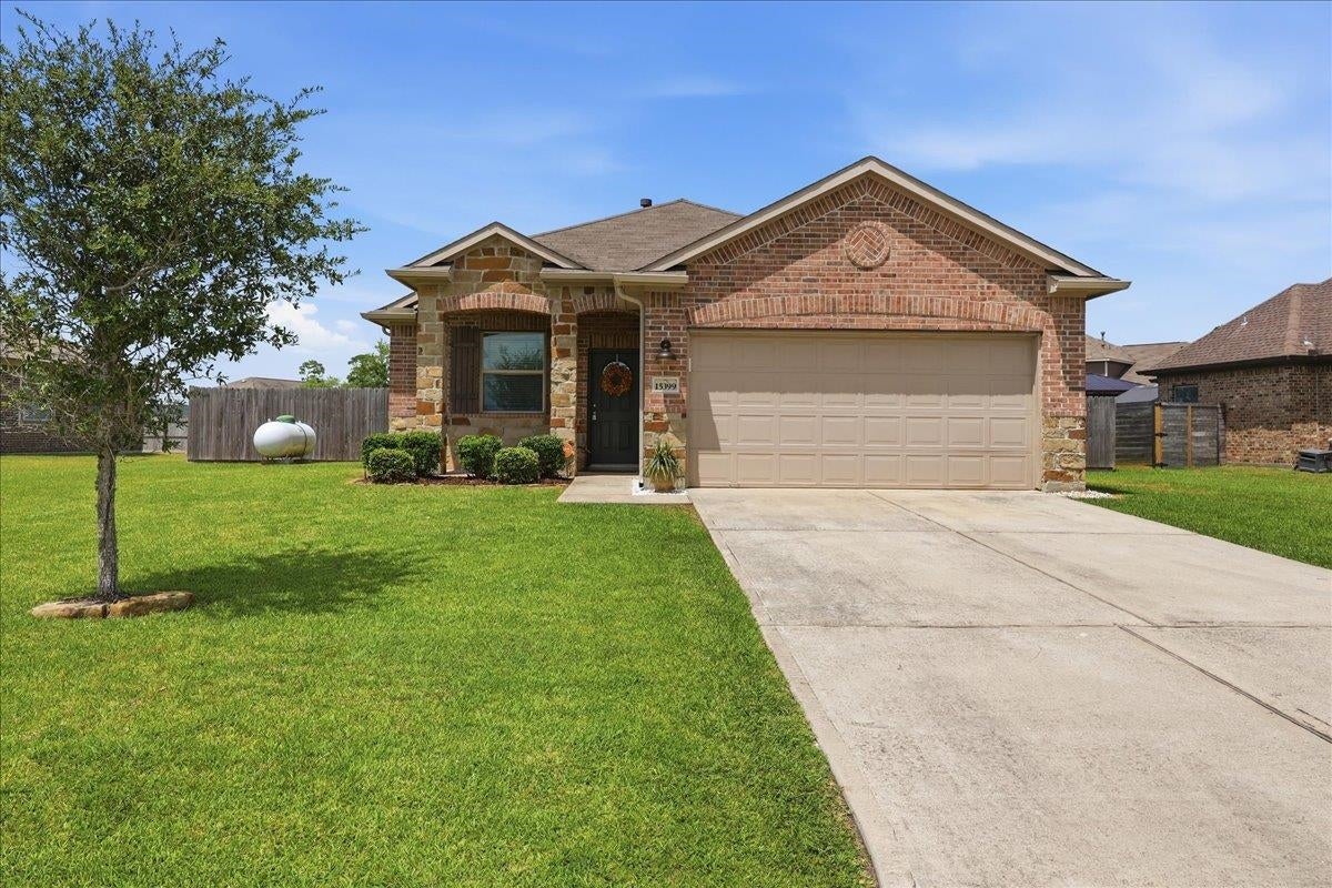 15399 Elizabeth Dr — photo