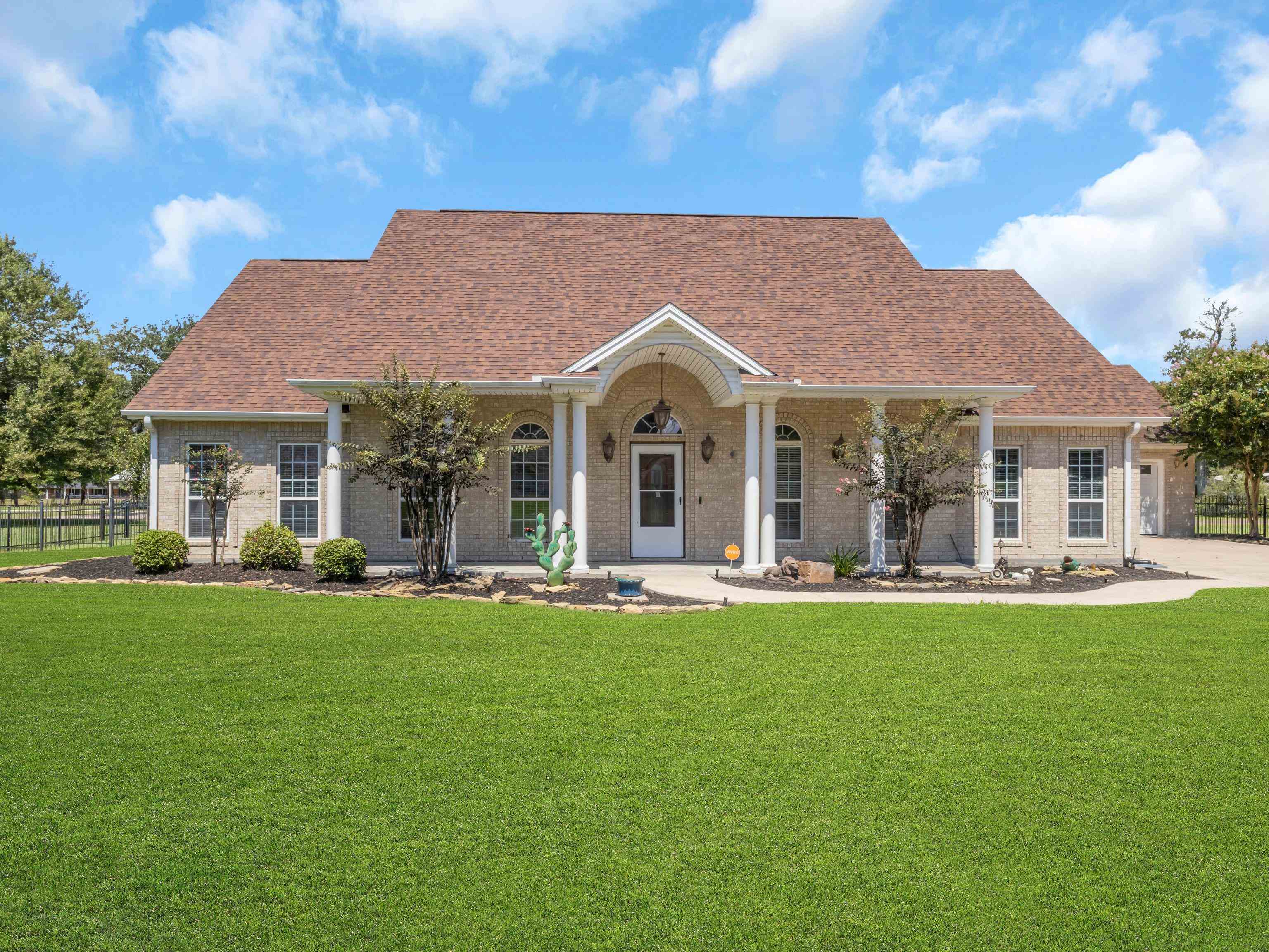 985 Sharp St, Bridge City, TX 77611 — photo 2