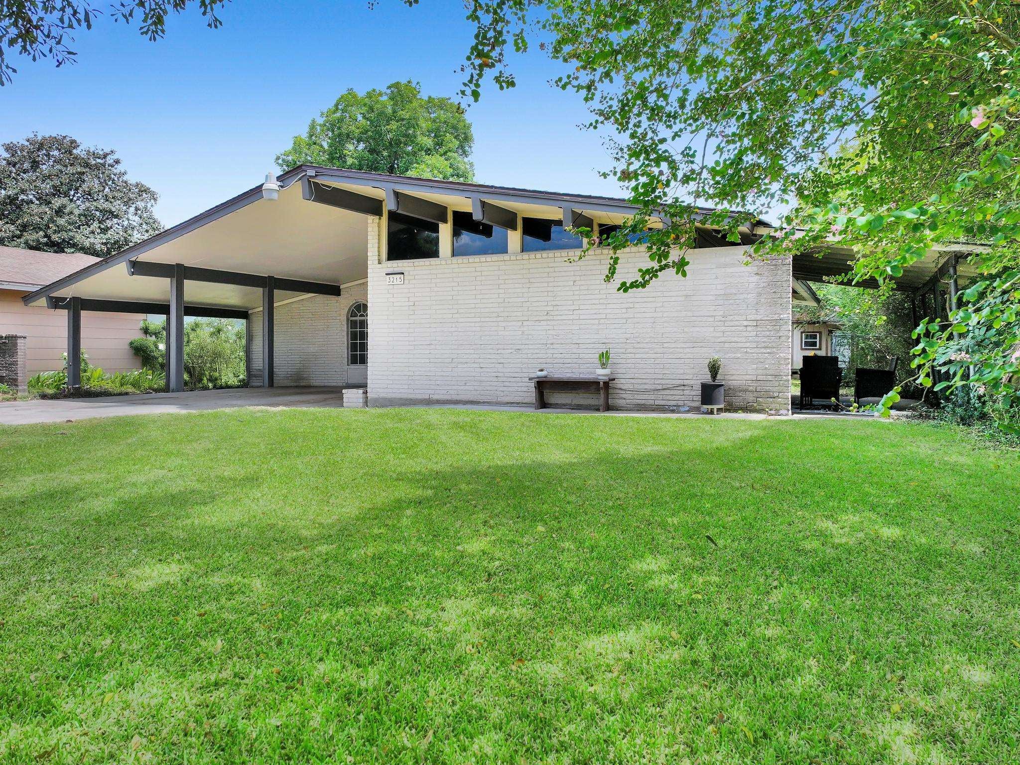 3215 Callaway Drive — photo