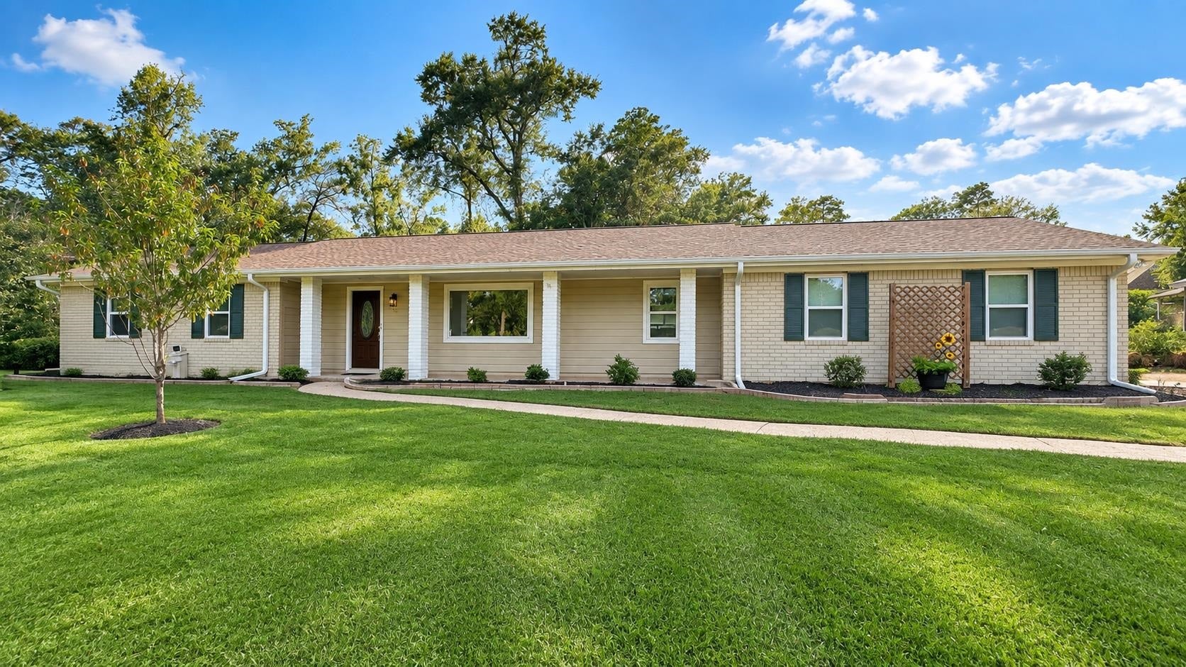 130 Holly Dr. — photo