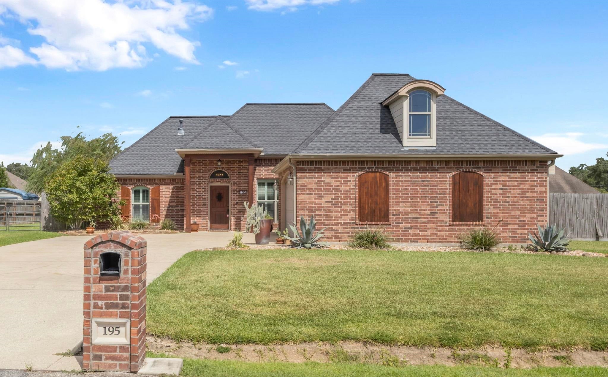 195 Stephanie Dr. — photo
