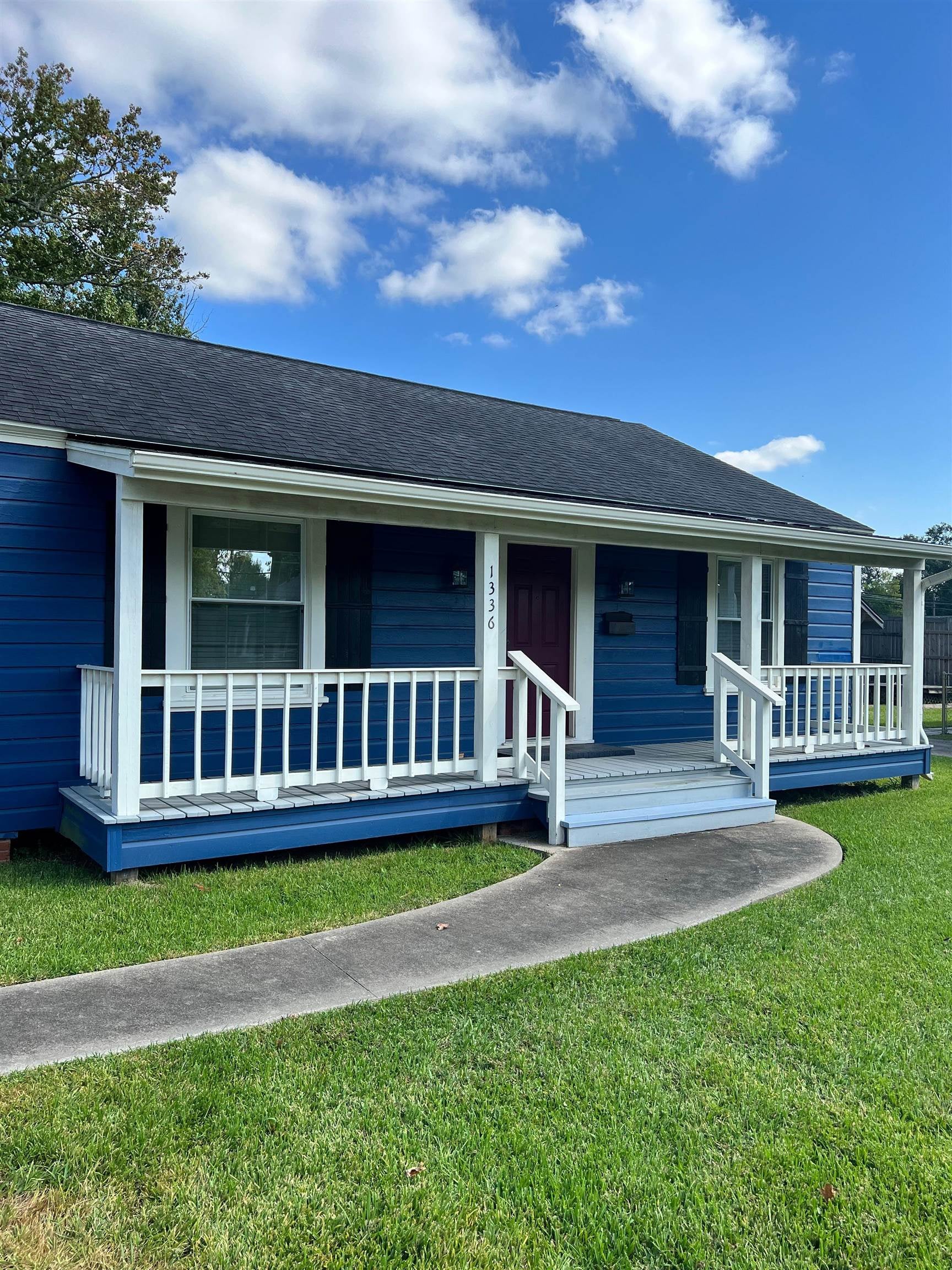1336 W Lucas — photo