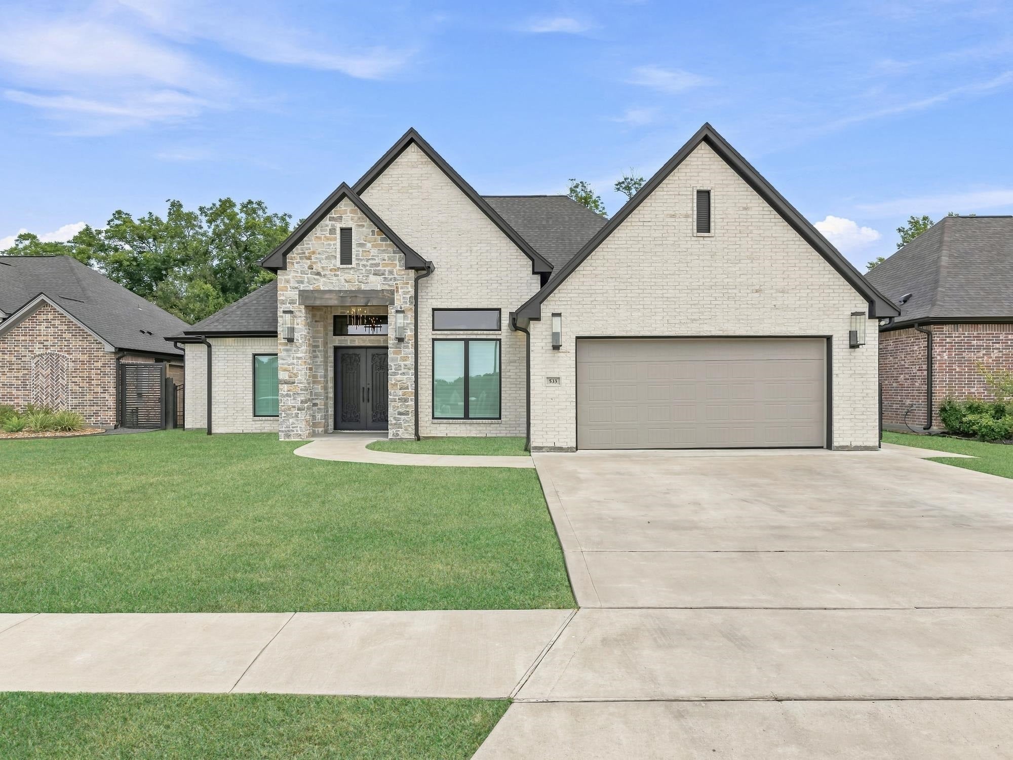 533 Harbor Lane — photo