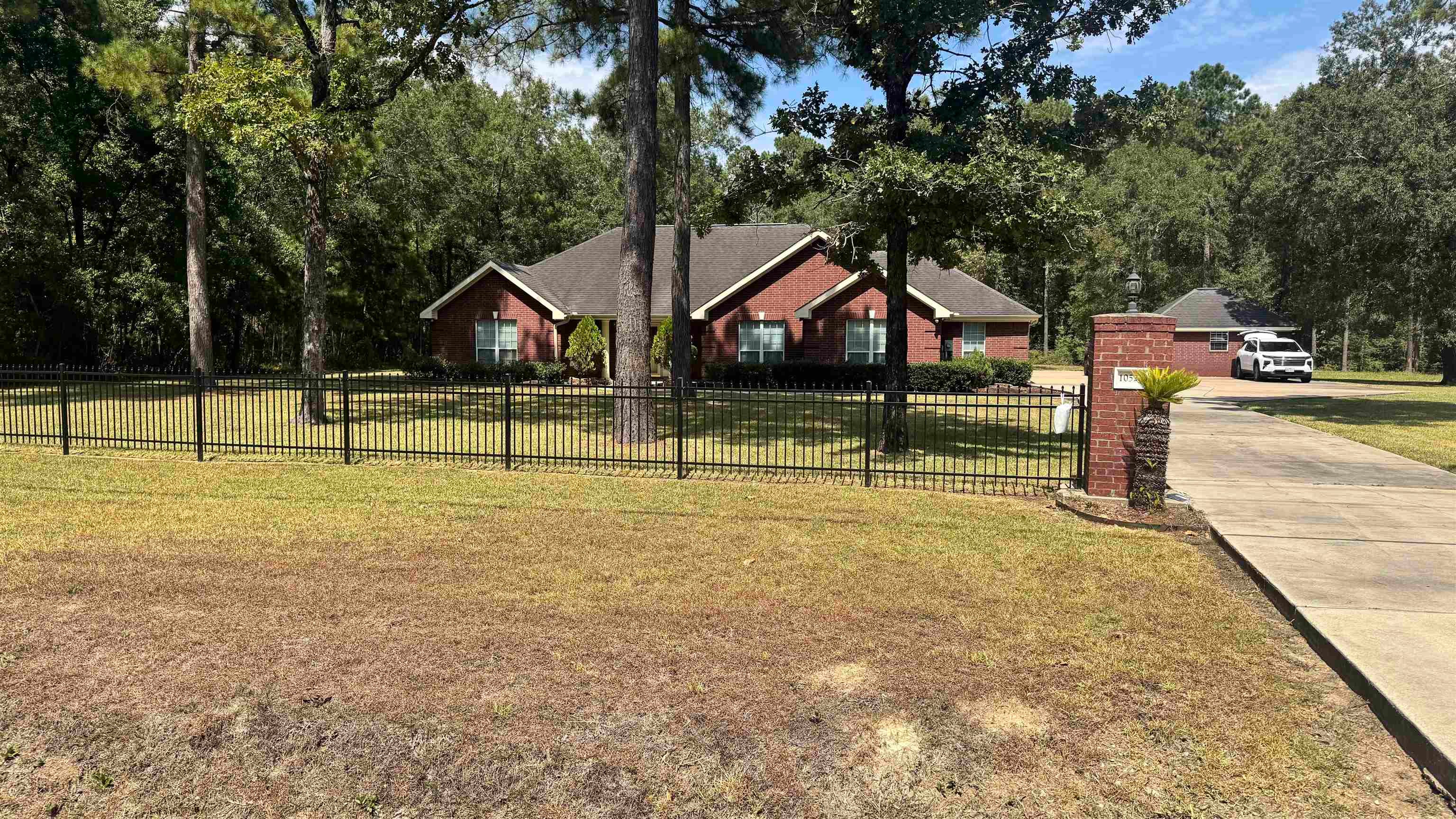 10520 Sherwood Dr. — photo