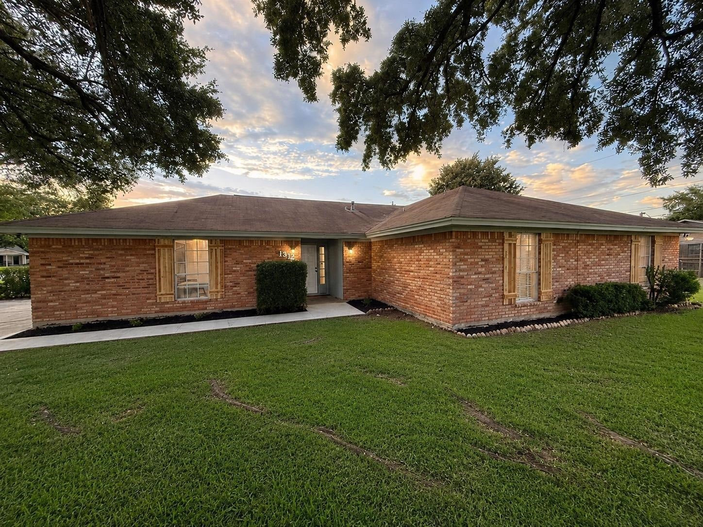 1312 Travis St. — photo