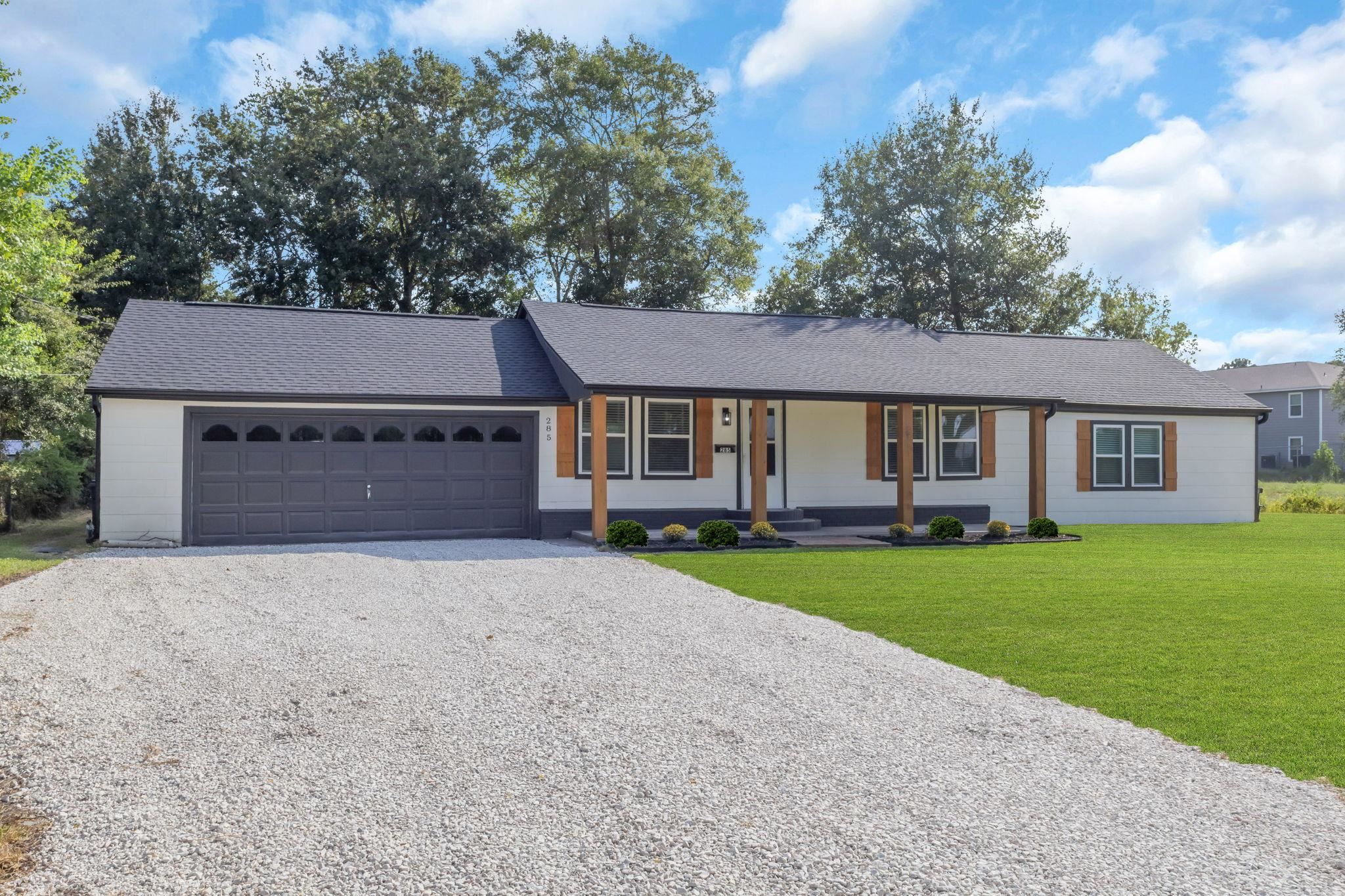 285 E Darby Ave. — photo