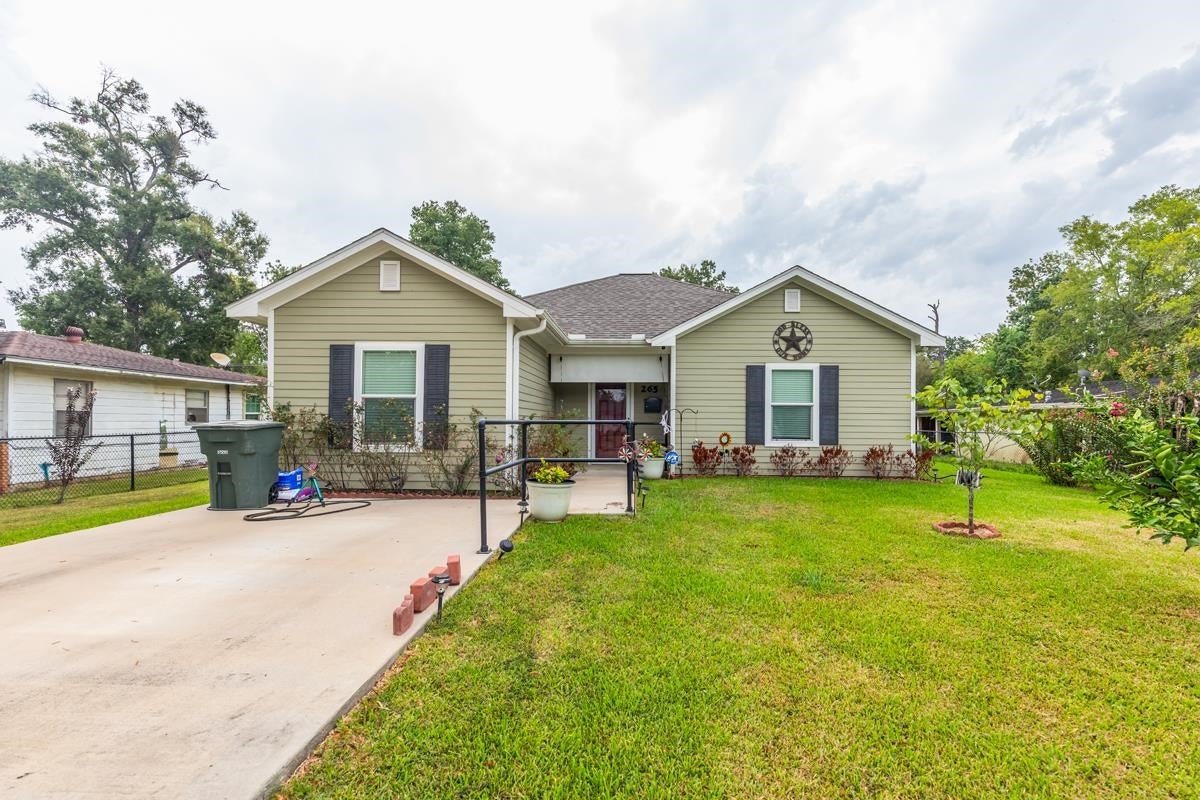 265 Canterbury Dr — photo