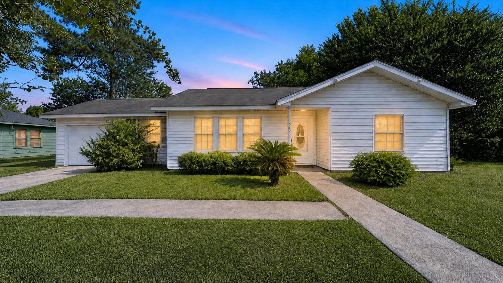 10 Byron — photo