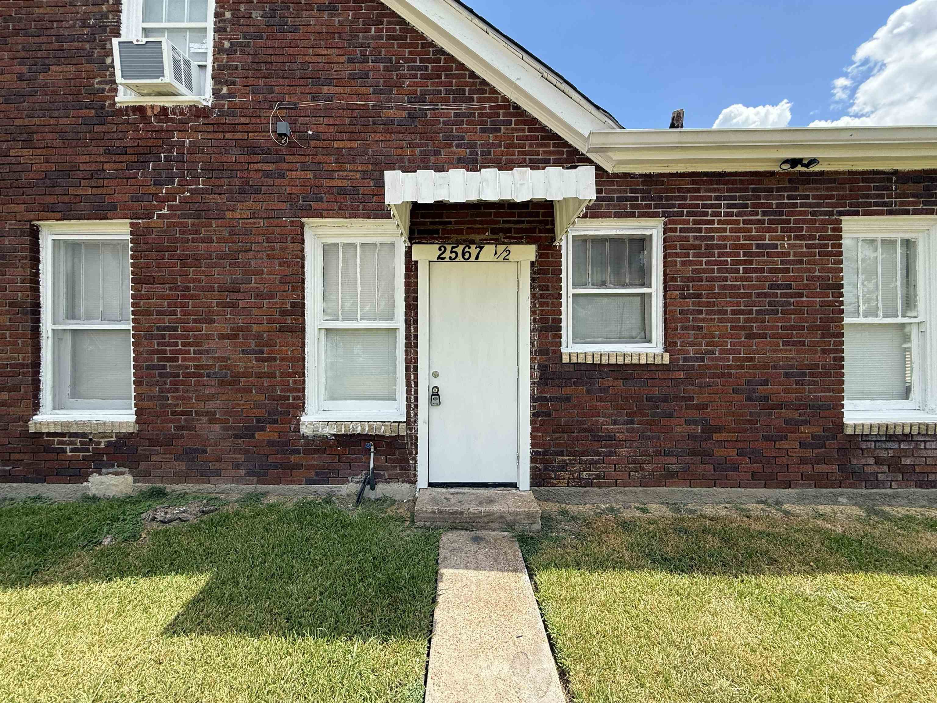 2567 1/2 Rusk — photo