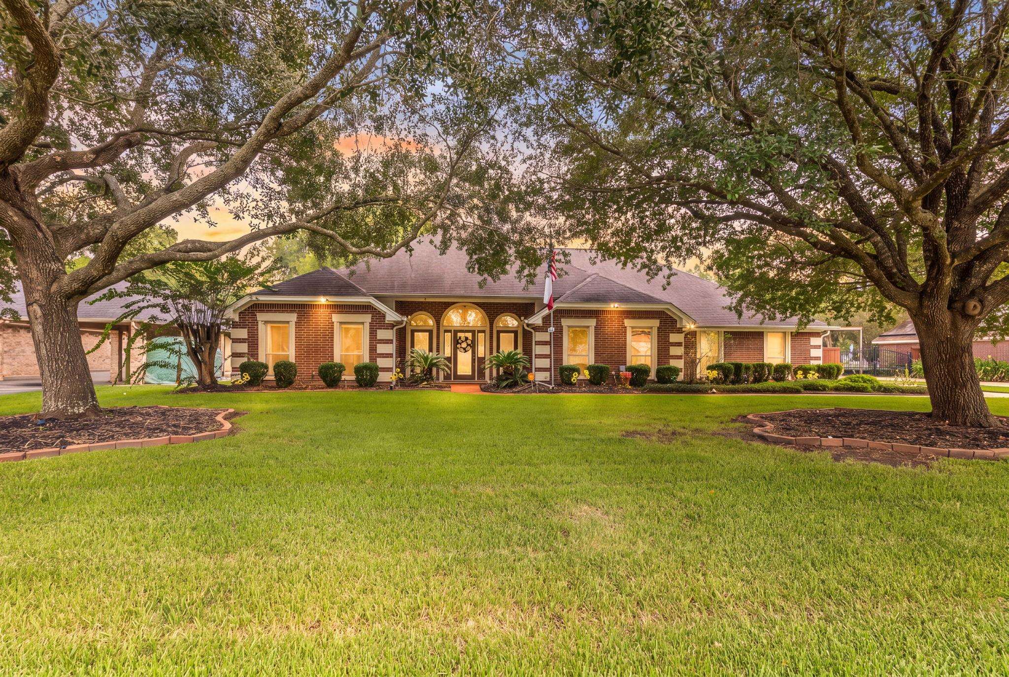 1100 Dawnwood Dr — photo