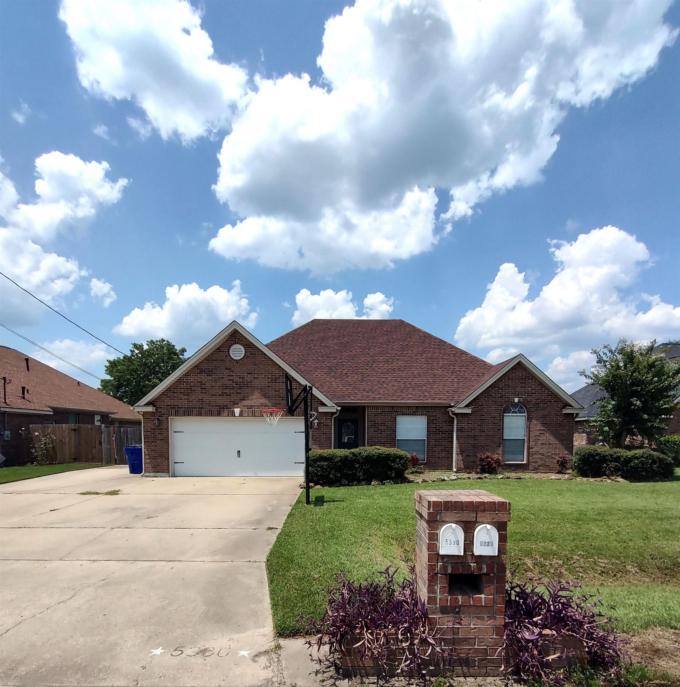 5330 Wellington Lane — photo
