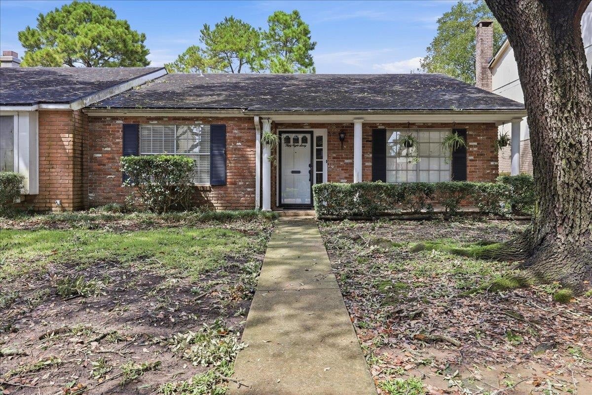 5860 Townhouse Ln — photo